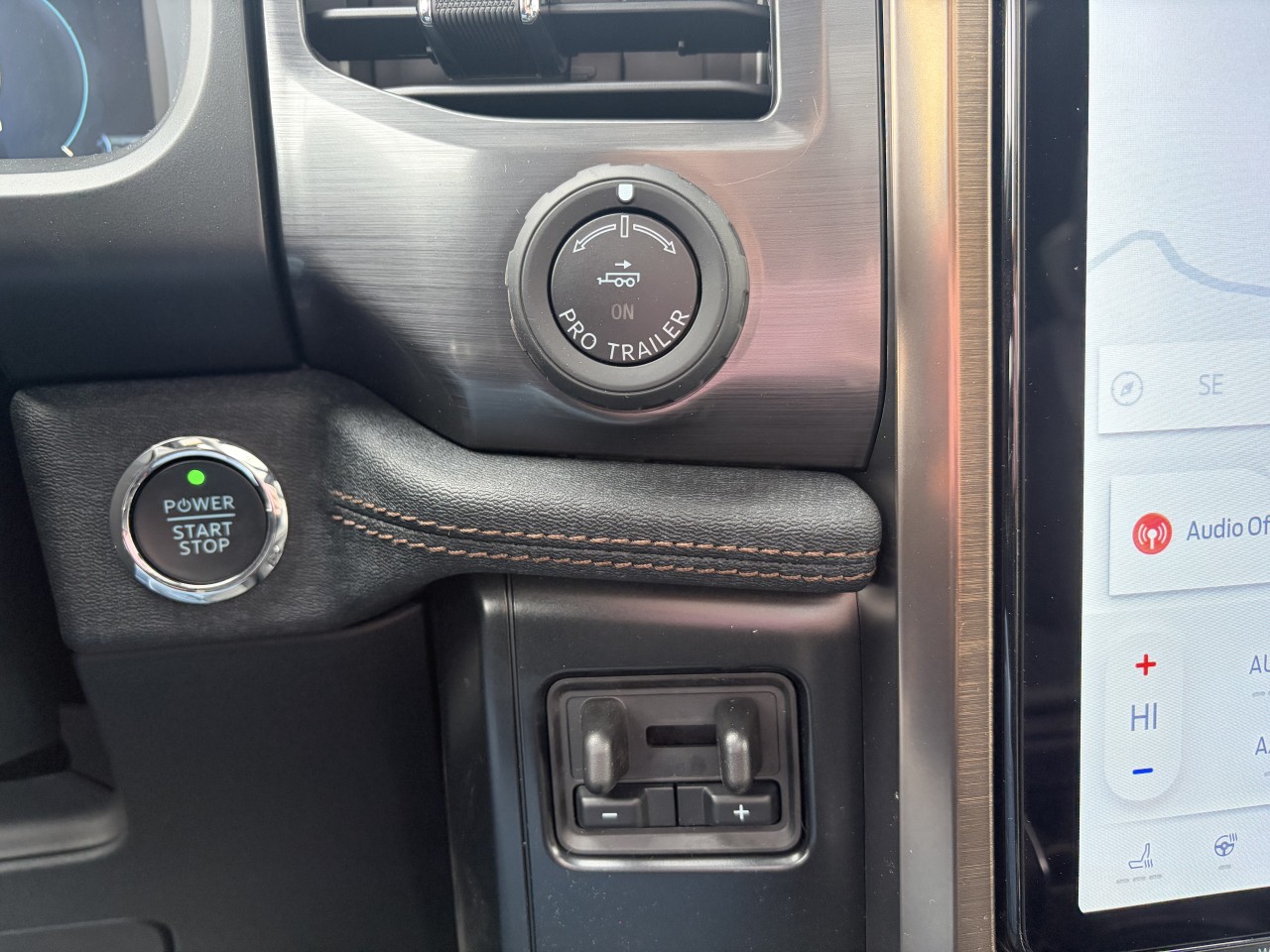 2025 Ford F-150 Lightning LARIAT TOIT OUVRANT SYNC4A BATTERIE LONGUE DURÉE 131KWH Main Image