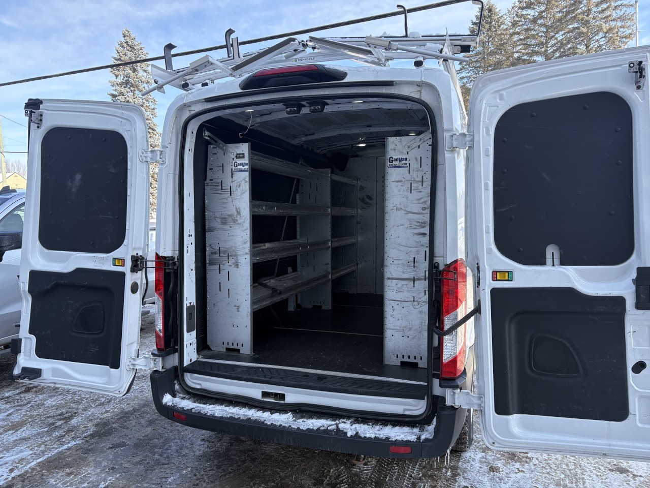 2022 Ford E-Transit T-350 Med Rf 9500 GVWR RWD Main Image