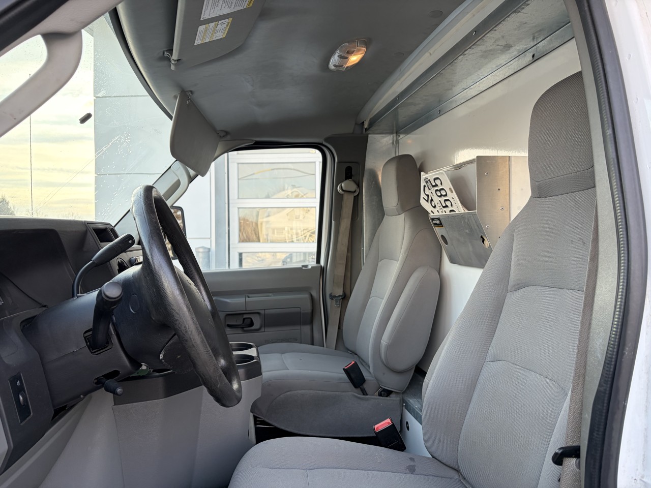 2019 Ford E-450 Super Duty E-450 CUBE 16 PIEDS Main Image