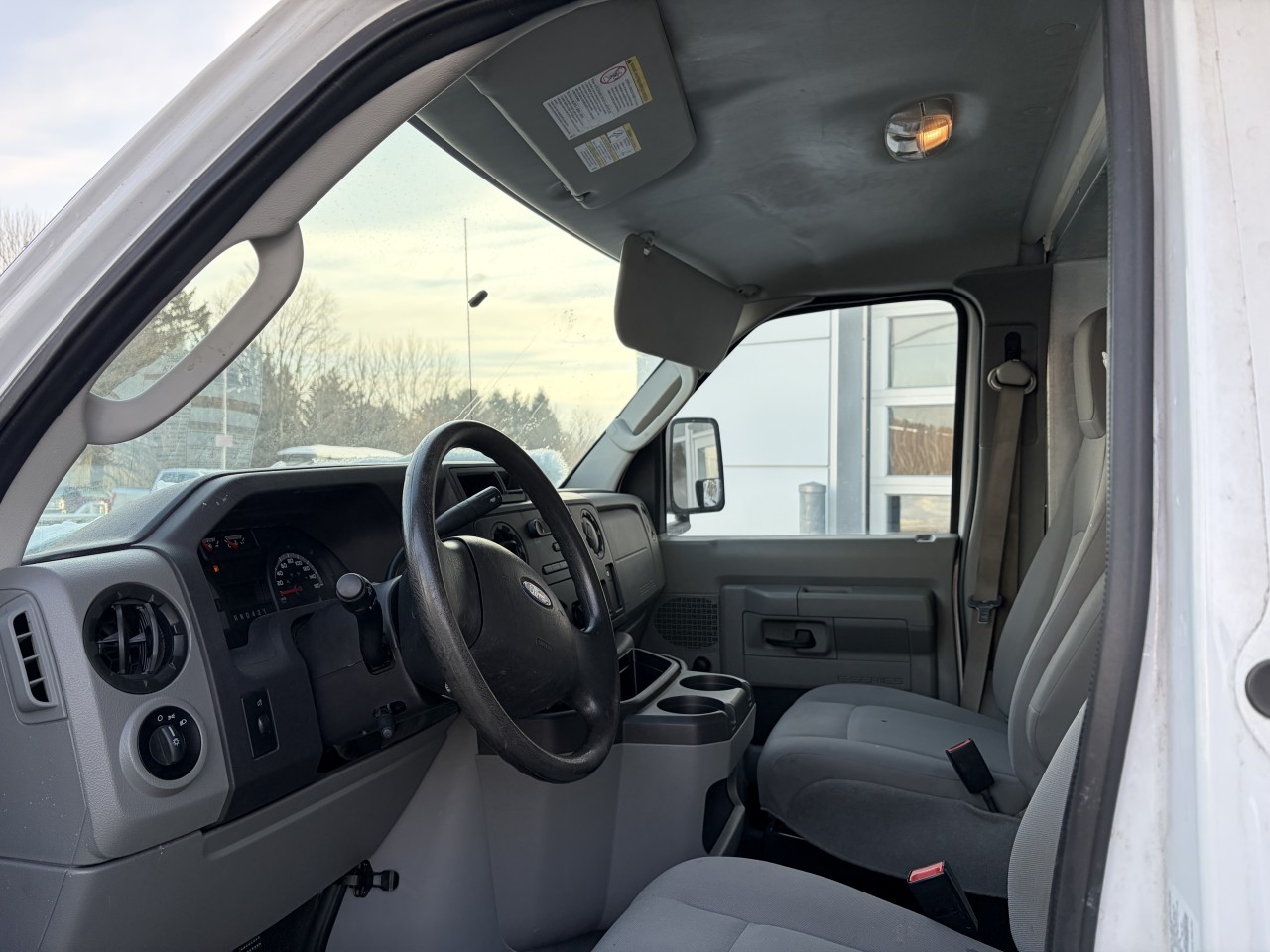 2019 Ford E-450 Super Duty E-450 CUBE 16 PIEDS Main Image