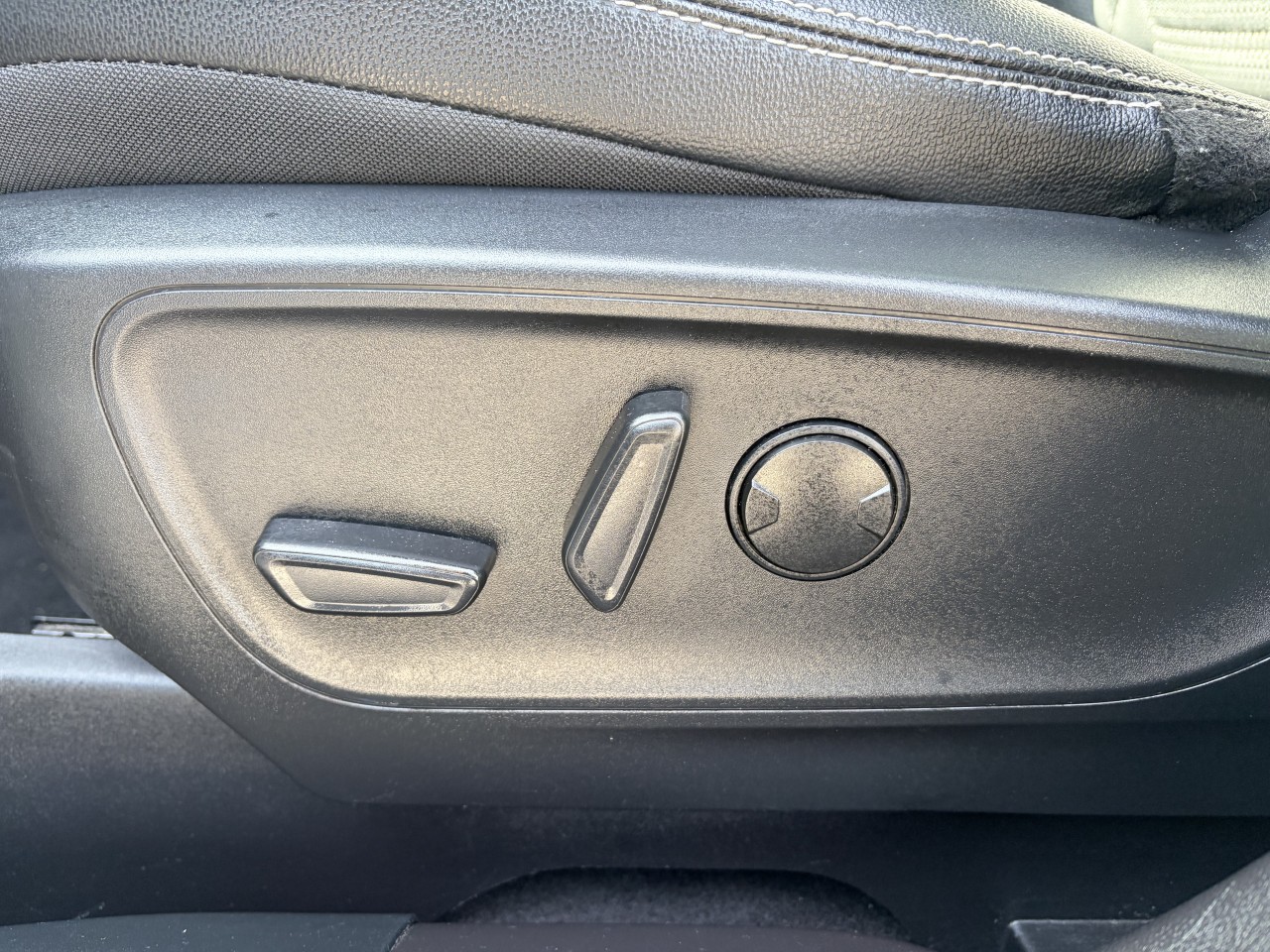 2023 Ford Escape PHEV HAUT NIVEAU 700A TOIT PANORAMIQUE ENSEMBLE REMORQUAGE AFFICHAGE TÊTE HAUTTE Main Image