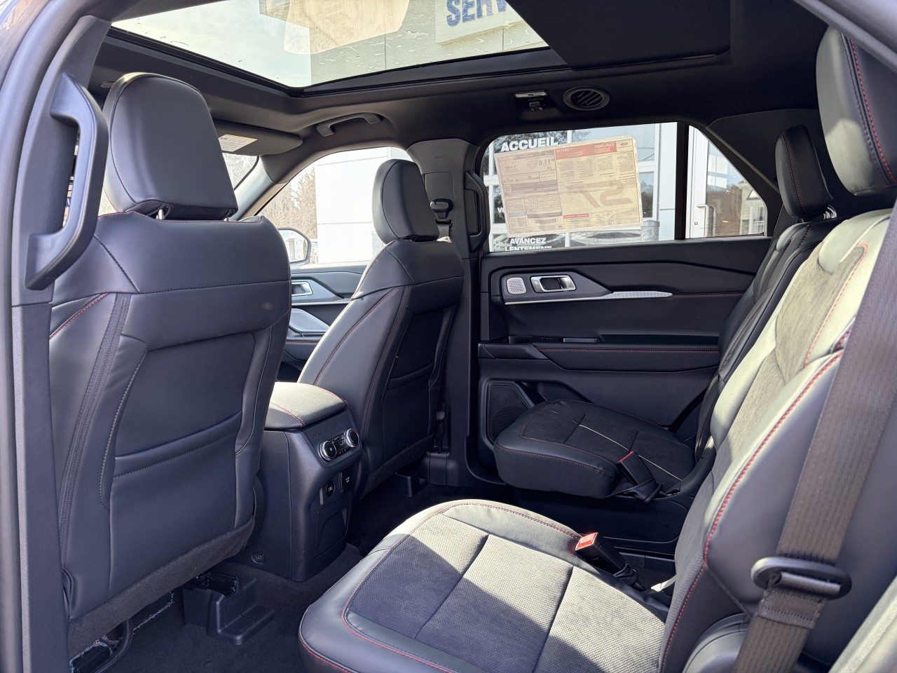 2026 Ford Explorer ST 400A TOIT PANORAMIQUE ENSEMBLE REMORQUAGE Main Image
