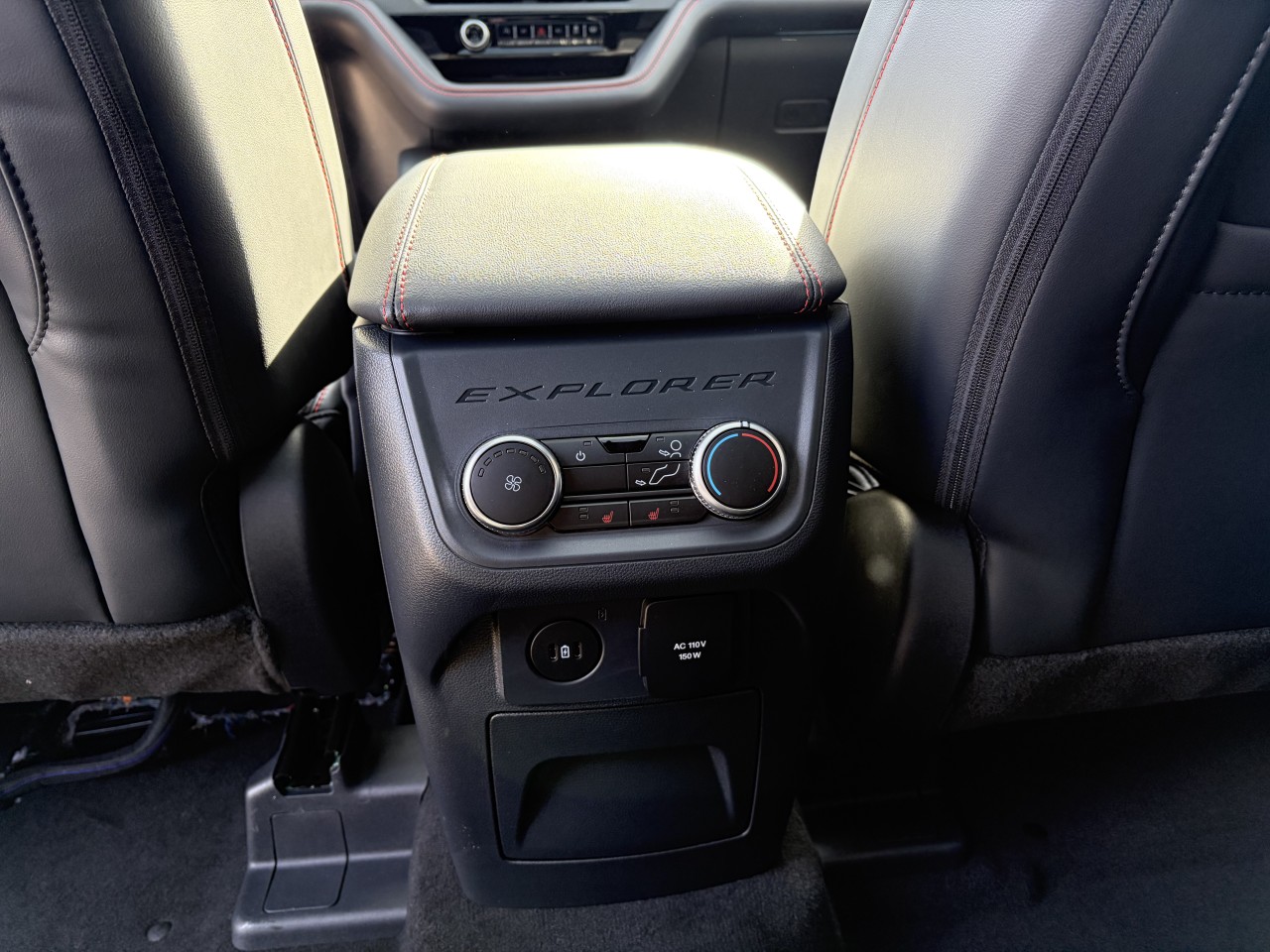 2026 Ford Explorer ST 400A TOIT PANORAMIQUE ENSEMBLE REMORQUAGE Main Image