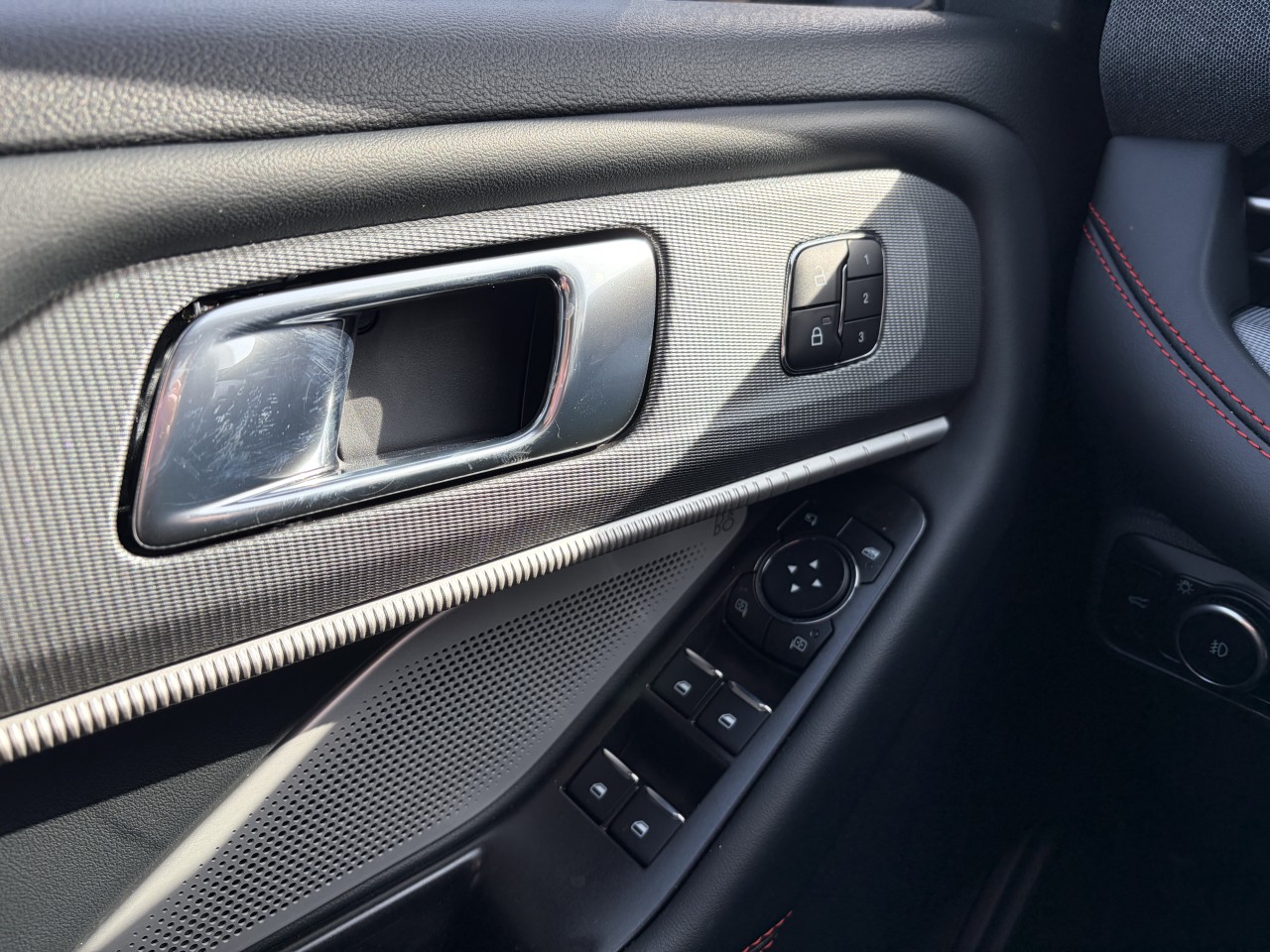 2026 Ford Explorer ST 400A TOIT PANORAMIQUE ENSEMBLE REMORQUAGE Main Image