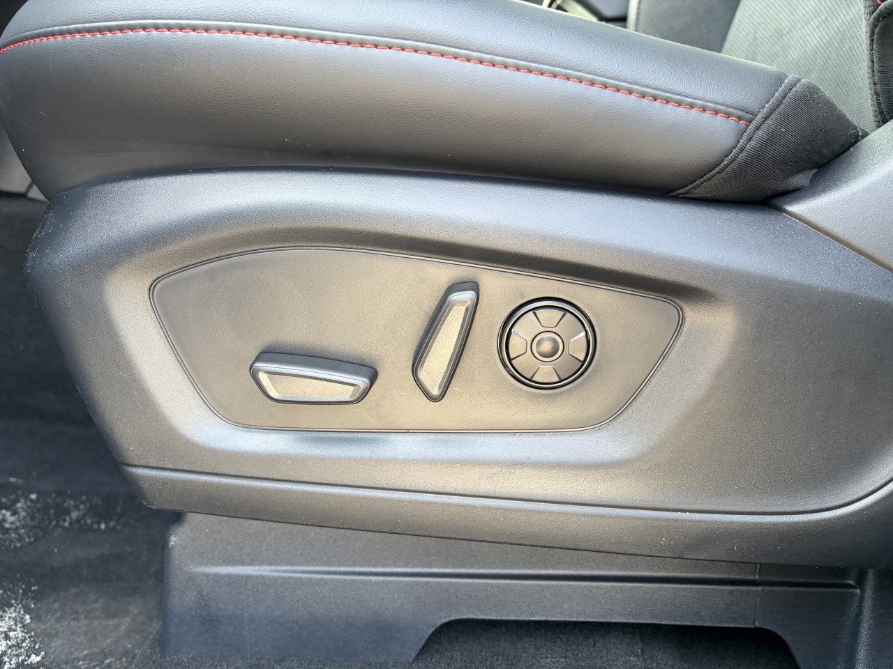 2026 Ford Explorer ST 400A TOIT PANORAMIQUE ENSEMBLE REMORQUAGE Main Image