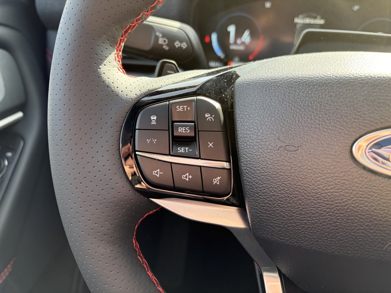 2026 Ford Explorer ST 400A TOIT PANORAMIQUE ENSEMBLE REMORQUAGE Main Image