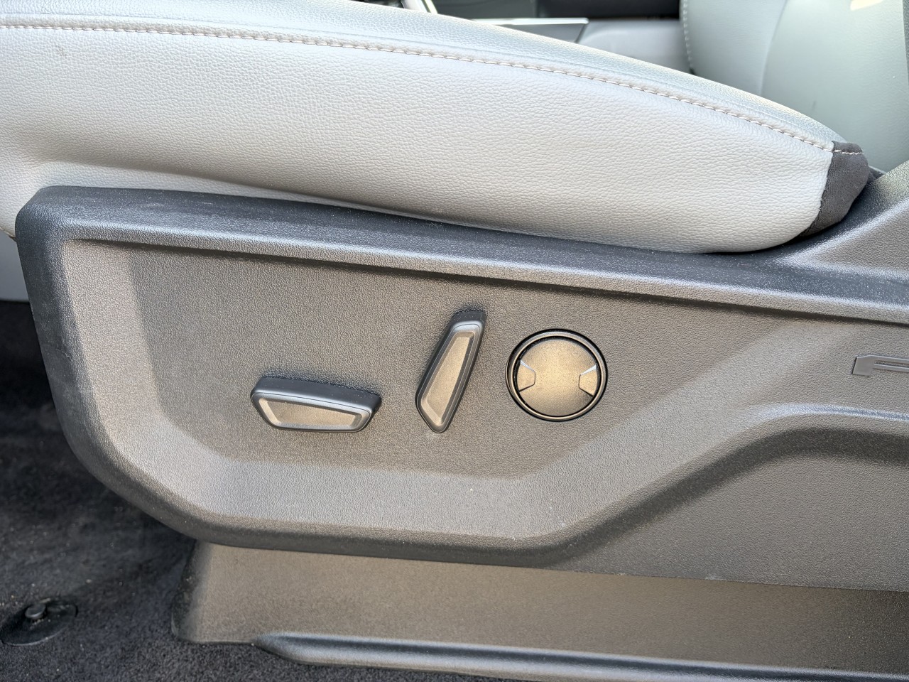 2025 Ford F-150 Lightning FLASH 312A BATTERIE LONGUE DURÉE ENSEMBLE REMORQUAGE MAX Main Image