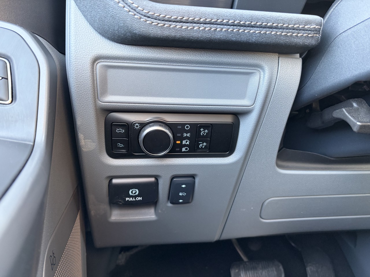 2025 Ford F-150 Lightning FLASH 312A BATTERIE LONGUE DURÉE ENSEMBLE REMORQUAGE MAX Main Image