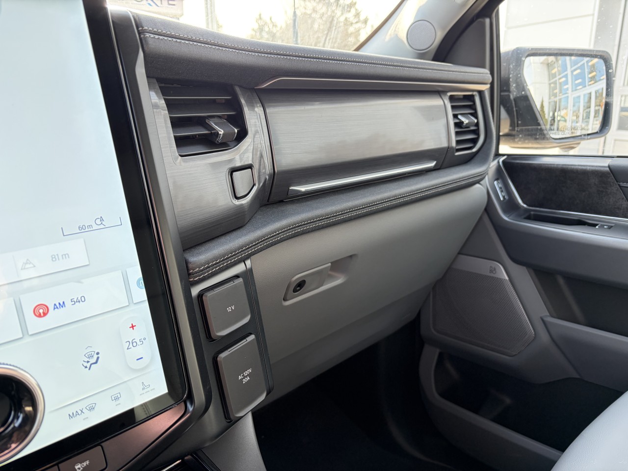 2025 Ford F-150 Lightning FLASH 312A BATTERIE LONGUE DURÉE ENSEMBLE REMORQUAGE MAX Main Image