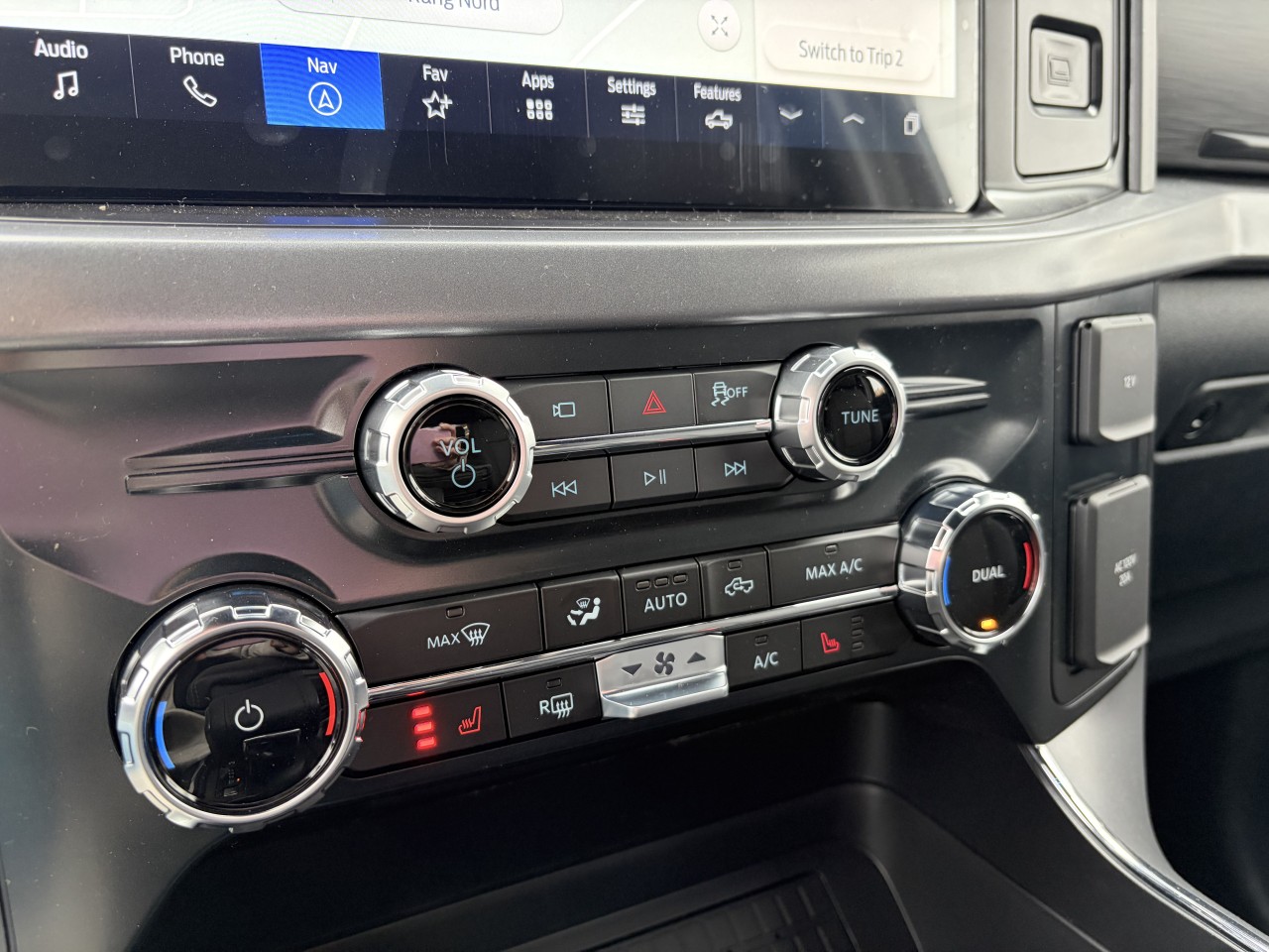 2026 Ford F-150 XLT 302A HEV ENSEMBLE REMORQUAGE SIÈGES CHAUFFANT Main Image