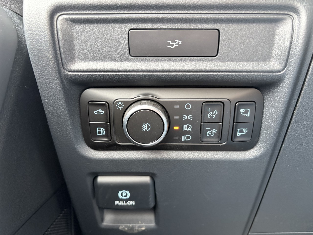 2026 Ford F-150 XLT 302A HEV ENSEMBLE REMORQUAGE SIÈGES CHAUFFANT Main Image