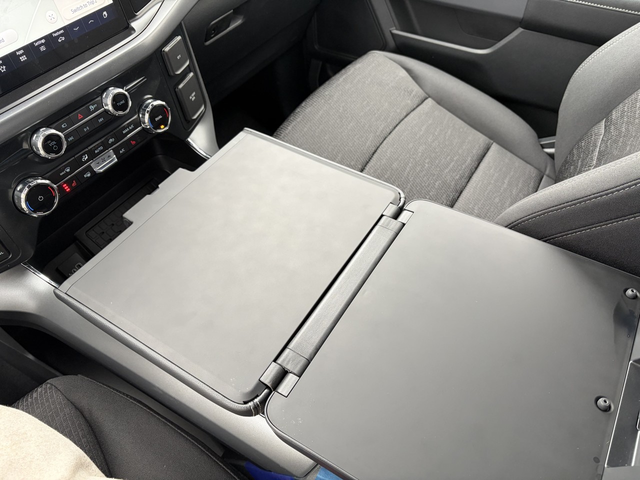 2026 Ford F-150 XLT 302A HEV ENSEMBLE REMORQUAGE SIÈGES CHAUFFANT Main Image