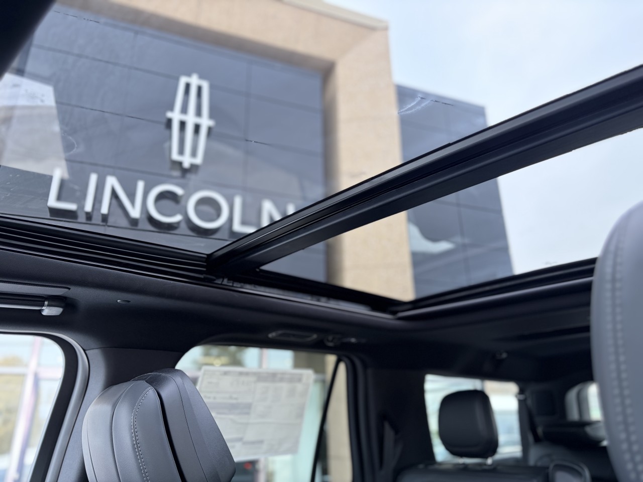 2026 Lincoln Navigator Reserve Main Image
