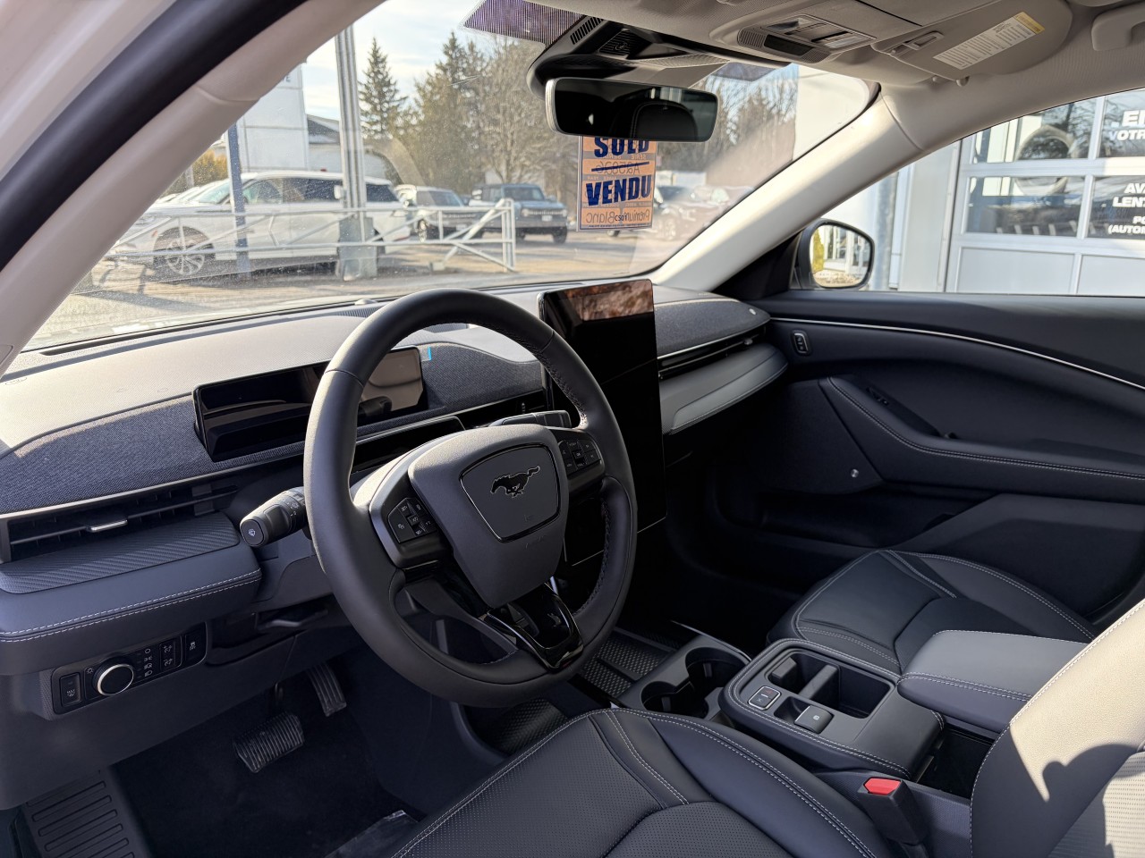 2025 Ford Mustang Mach-E PREMIUM Main Image