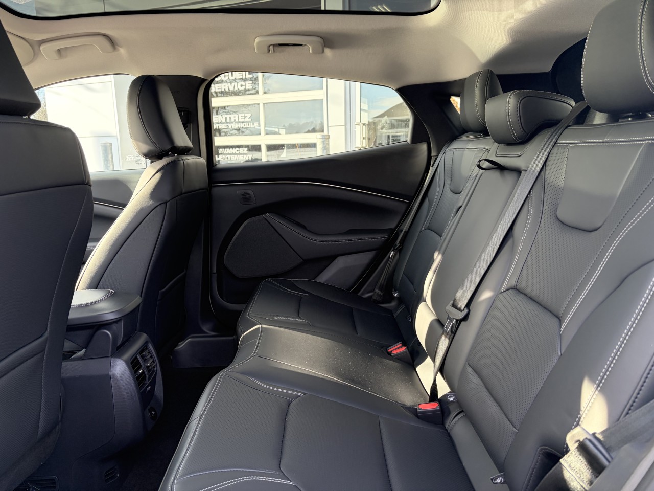 2025 Ford Mustang Mach-E PREMIUM Main Image