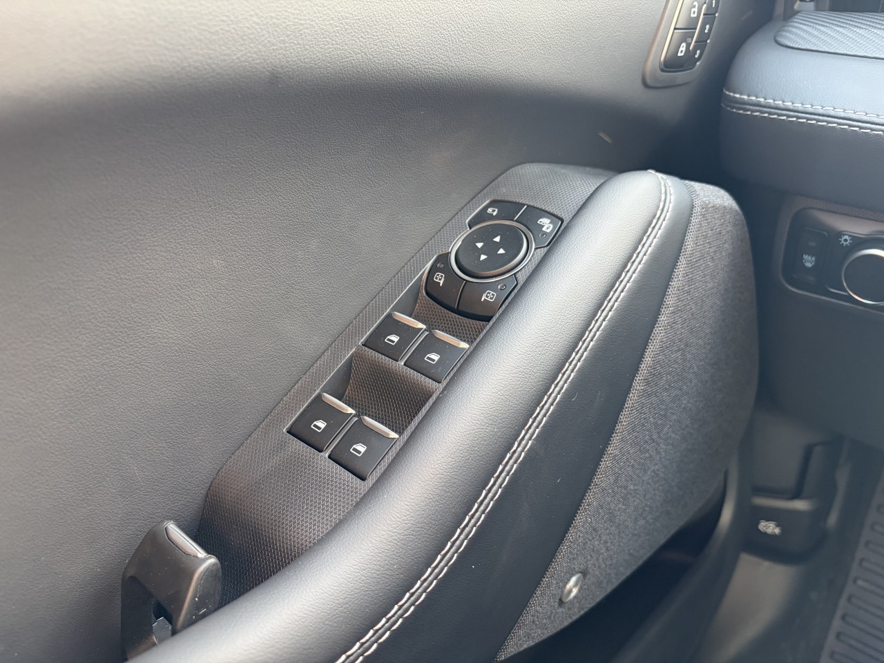 2025 Ford Mustang Mach-E PREMIUM Main Image