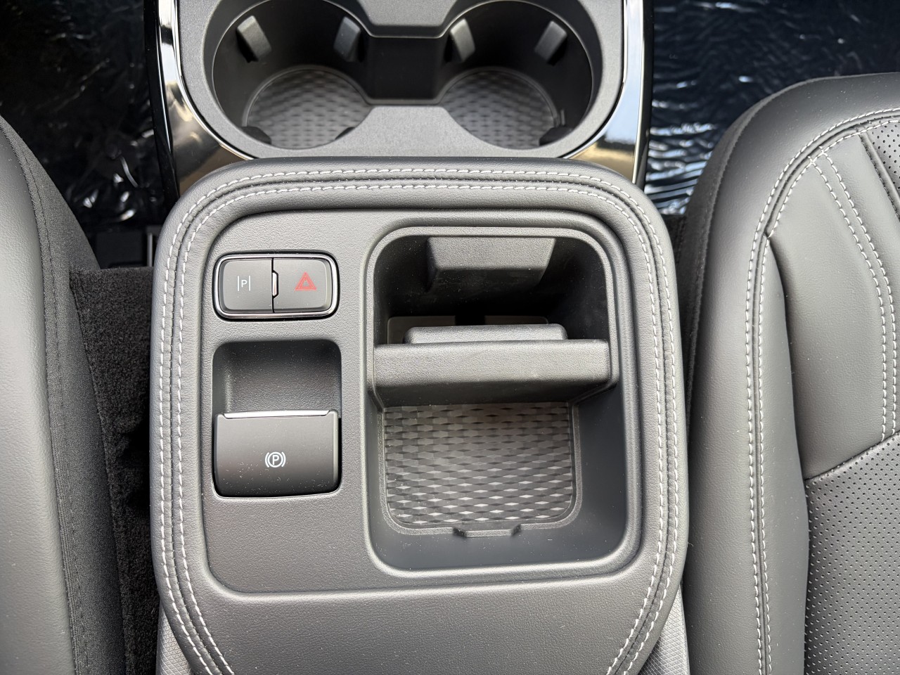 2025 Ford Mustang Mach-E PREMIUM Main Image