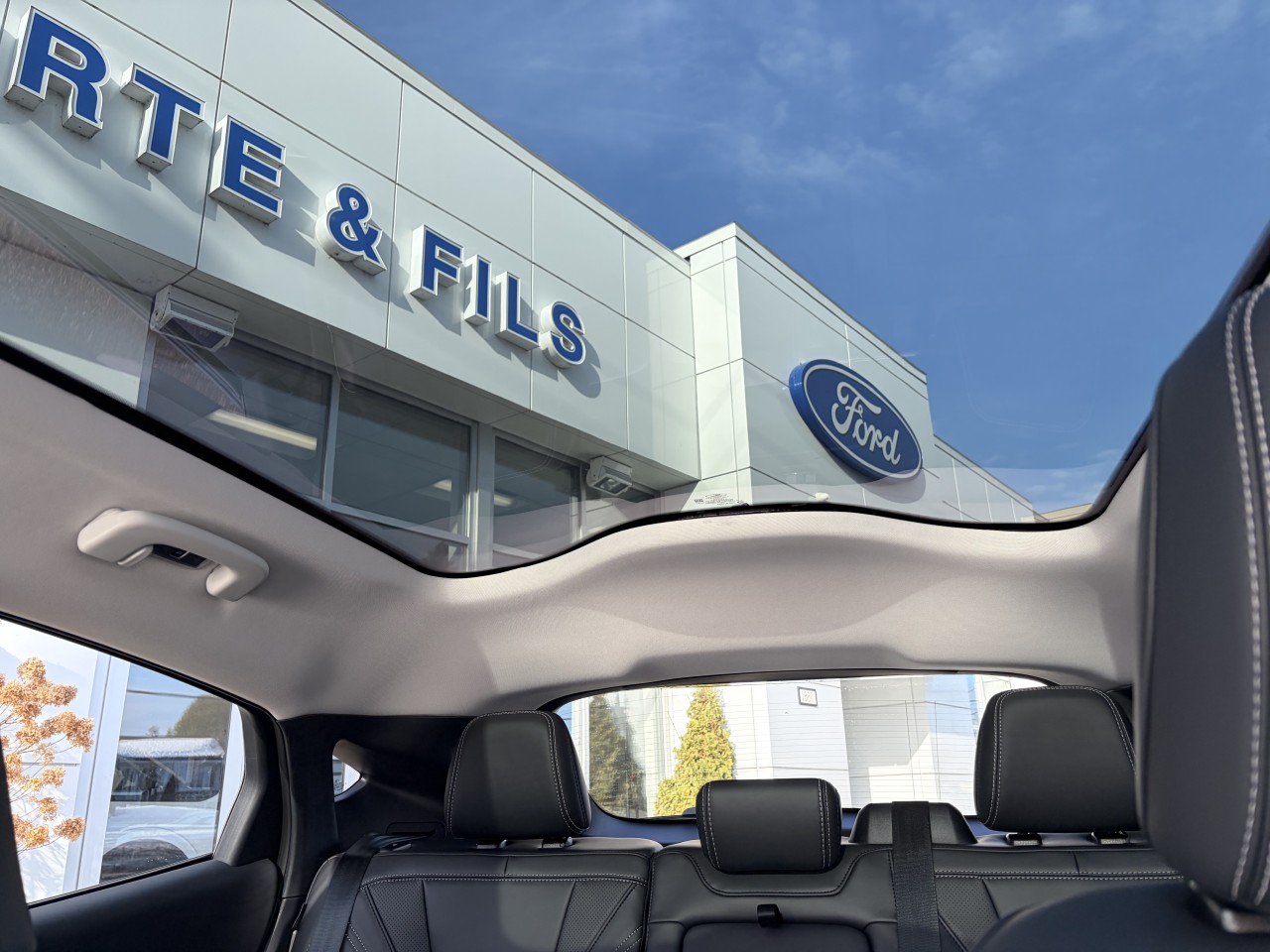 2025 Ford Mustang Mach-E PREMIUM Main Image