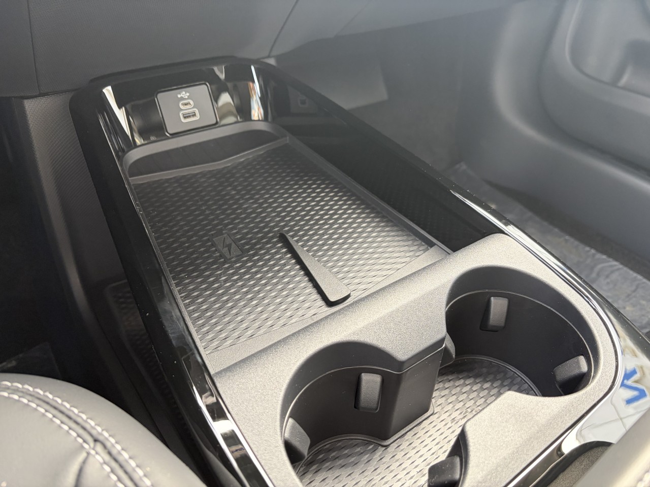 2025 Ford Mustang Mach-E SELECT Main Image