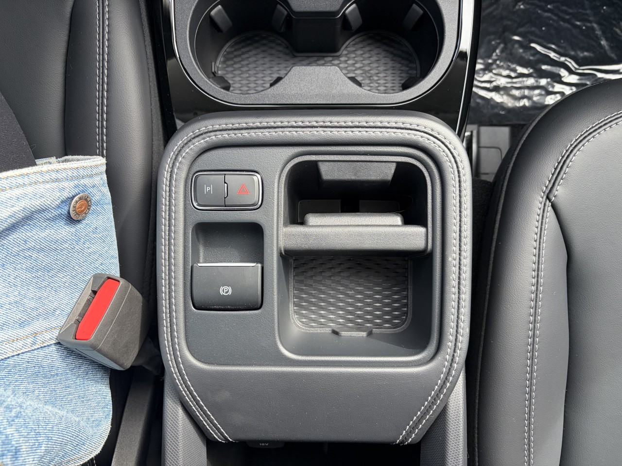 2025 Ford Mustang Mach-E SELECT Main Image