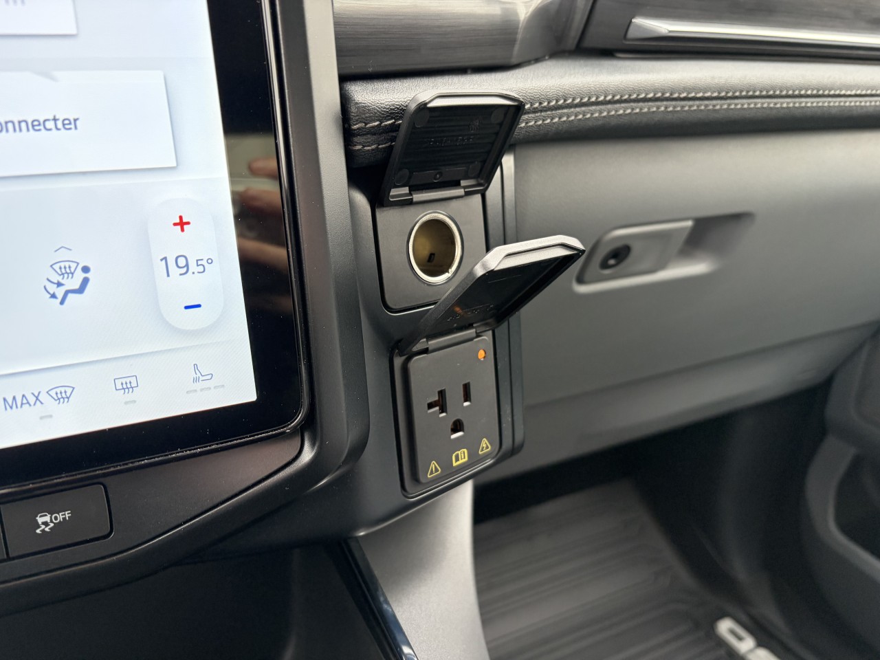 2025 Ford F-150 Lightning FLASH Main Image