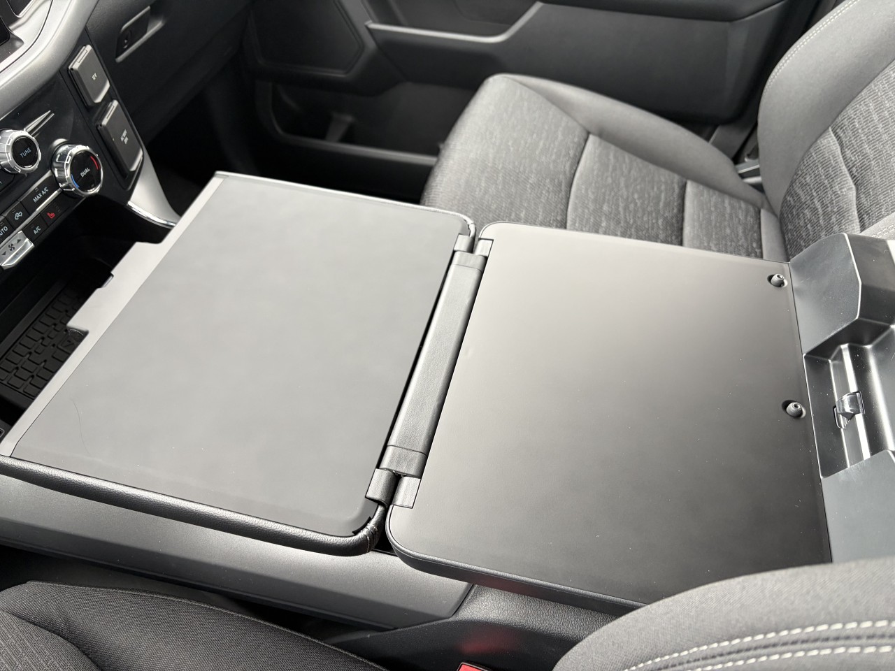 2026 Ford F-150 XLT POWERBOOST HYBRIDE 302A 4X4 SUPERCREW Main Image