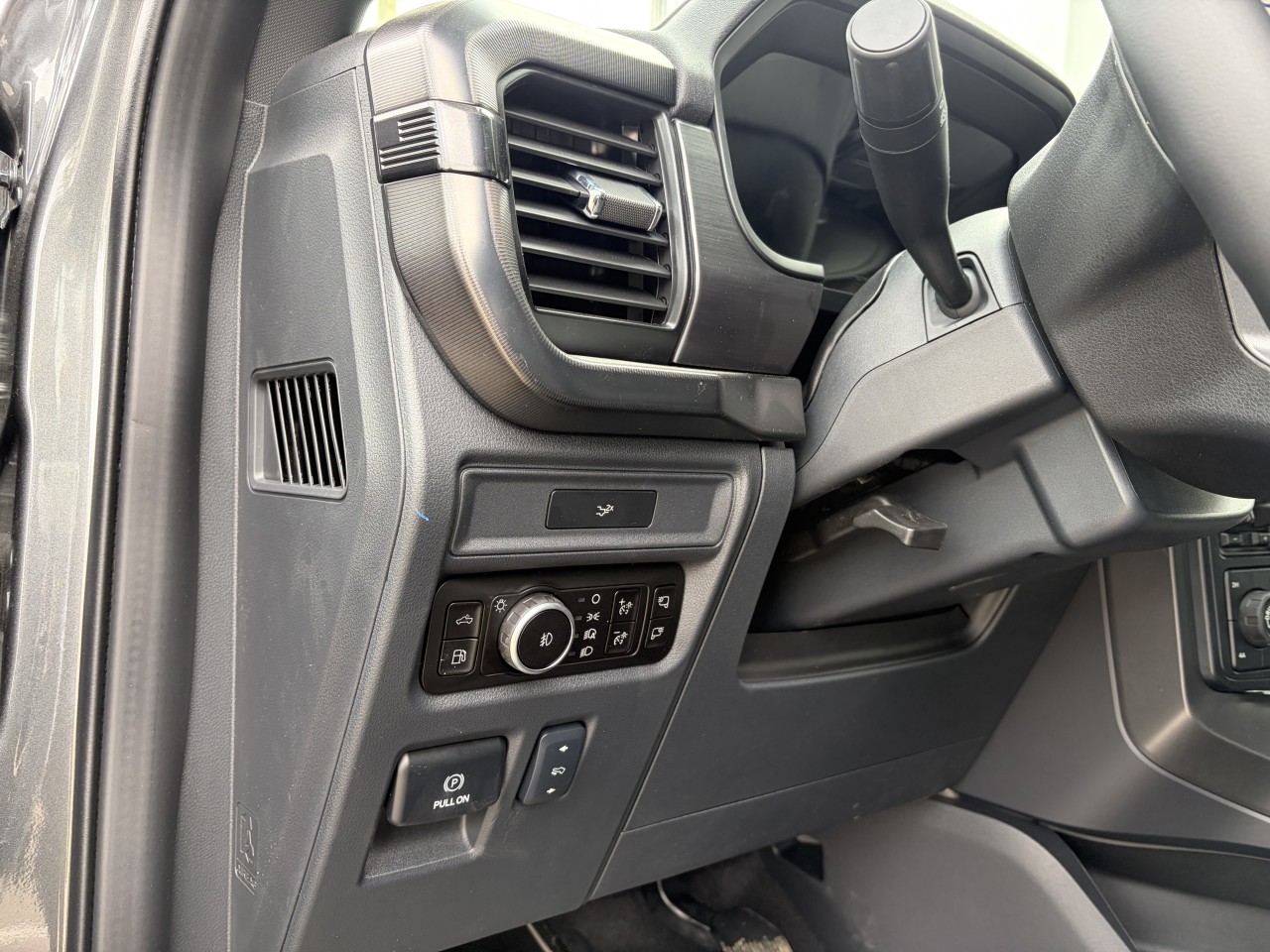 2026 Ford F-150 LARIAT Main Image