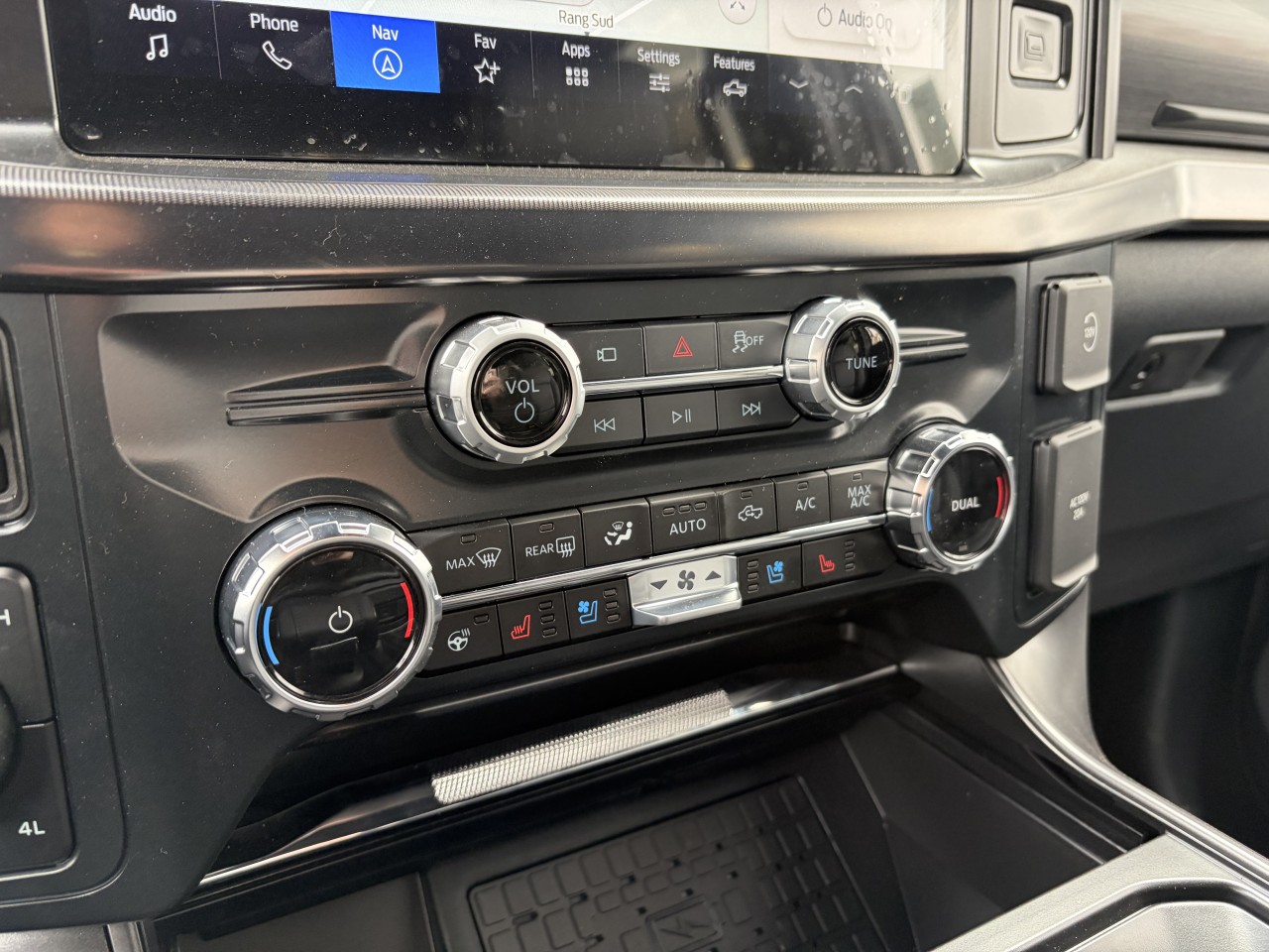 2026 Ford F-150 LARIAT Main Image
