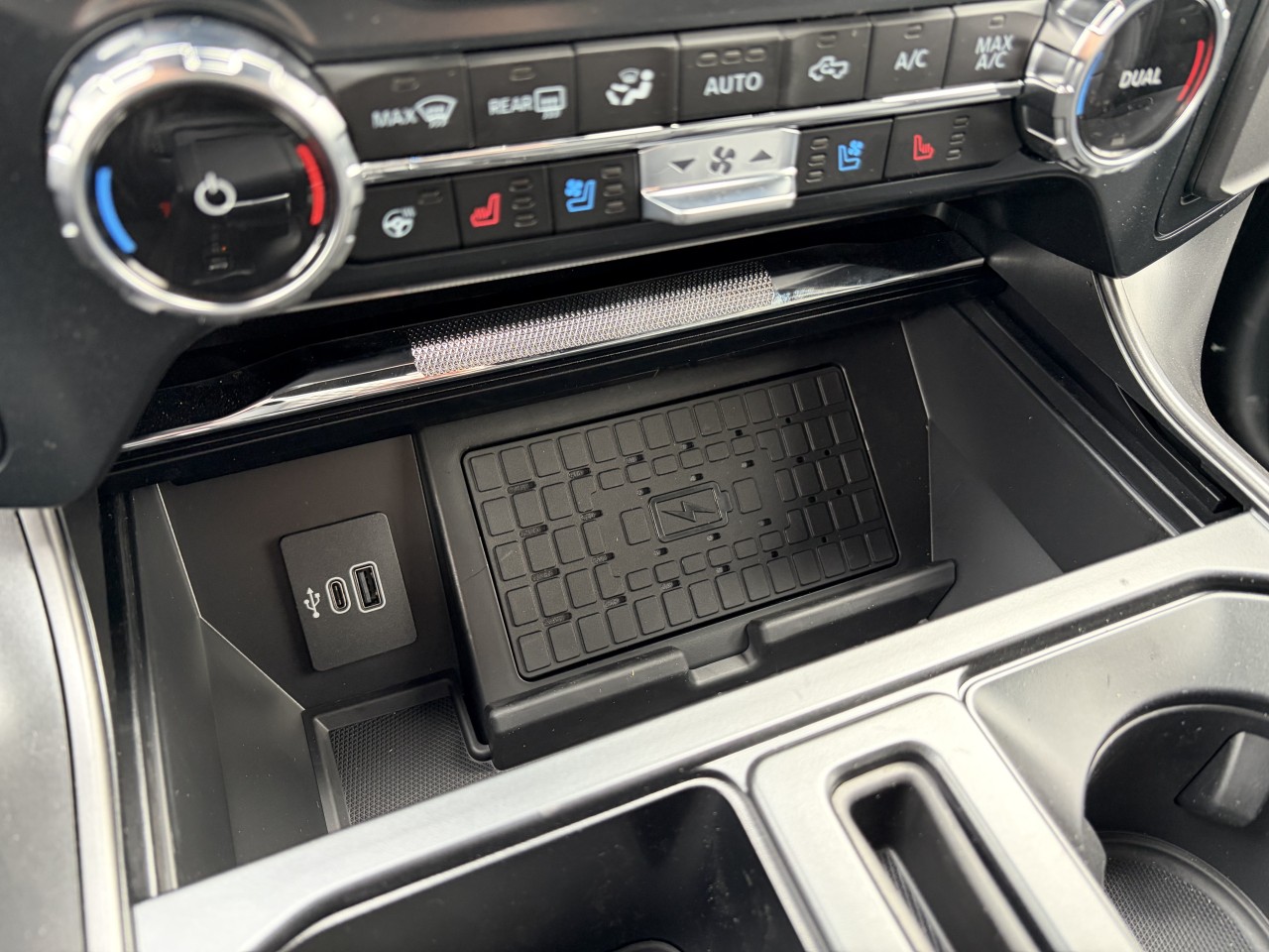 2026 Ford F-150 LARIAT Main Image