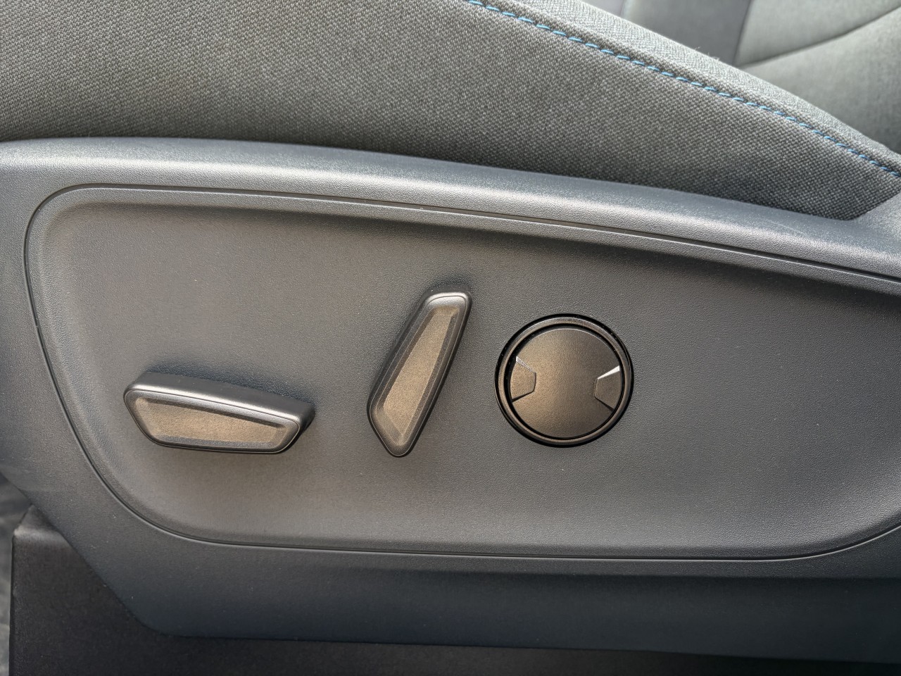 2026 Ford Maverick XLT AWD HYBRIDE ENSEMBLE REMORQUAGE 4K Main Image