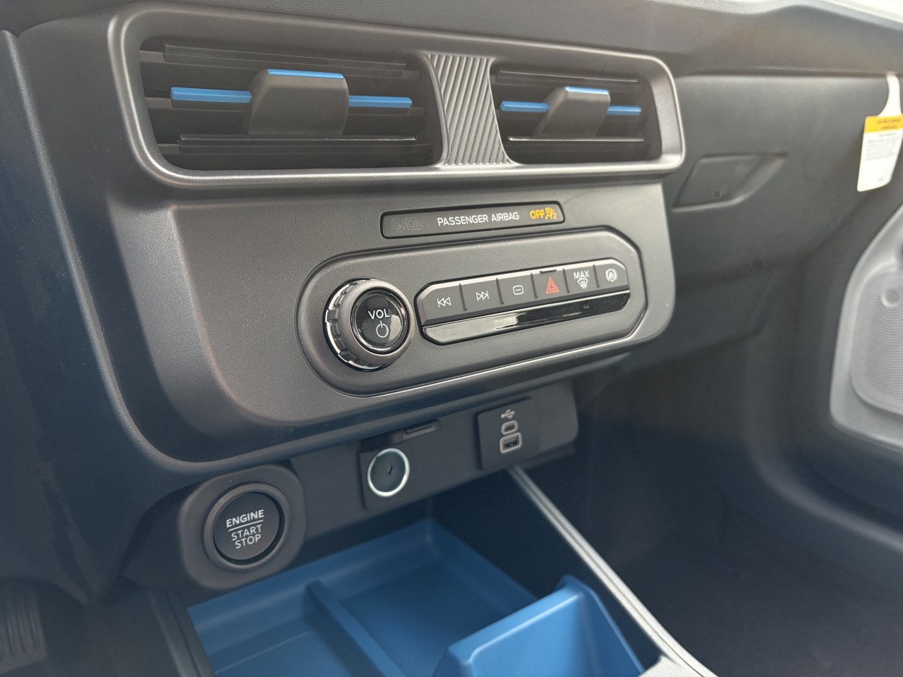 2026 Ford Maverick XLT AWD HYBRIDE ENSEMBLE REMORQUAGE 4K Main Image