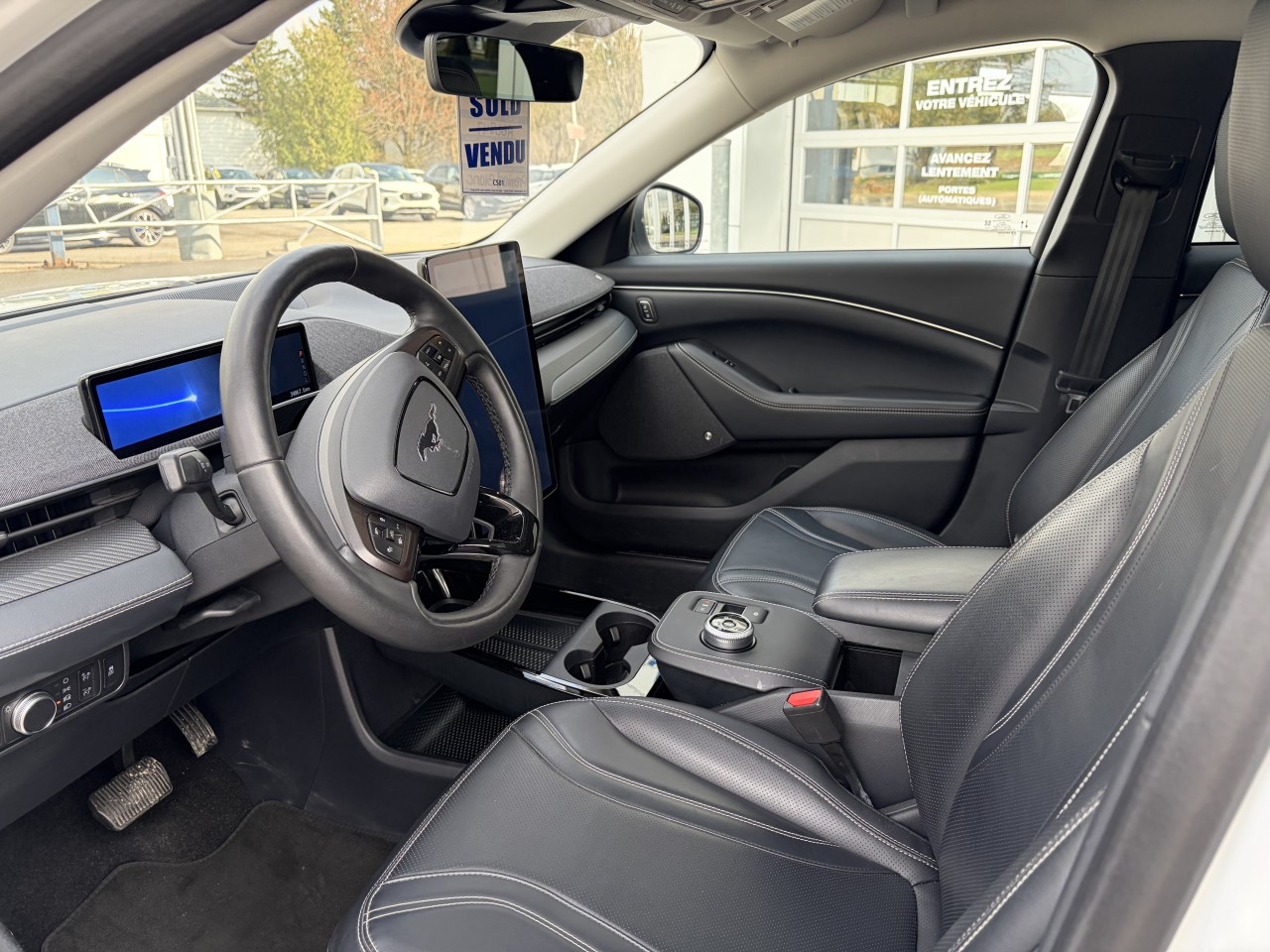 2021 Ford Mustang Mach-E PREMIUM AWD BATTERIE LOBGUE DURÉE Main Image