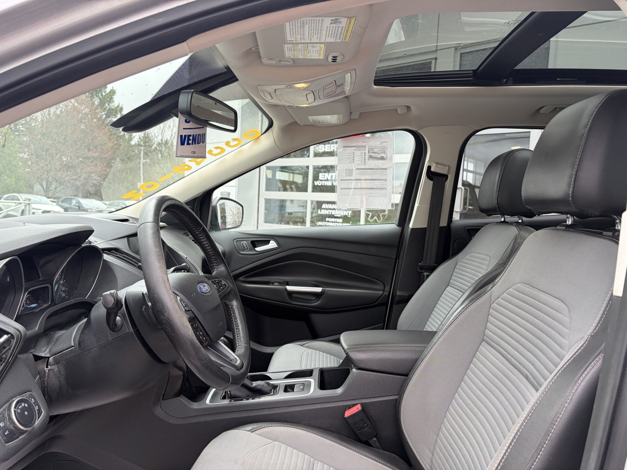 2017 Ford Escape TITANIUM AWD 2.0L, CUIR, GPS, TOIT PANO SYNC3 CAMÉRA DE RECUL Main Image