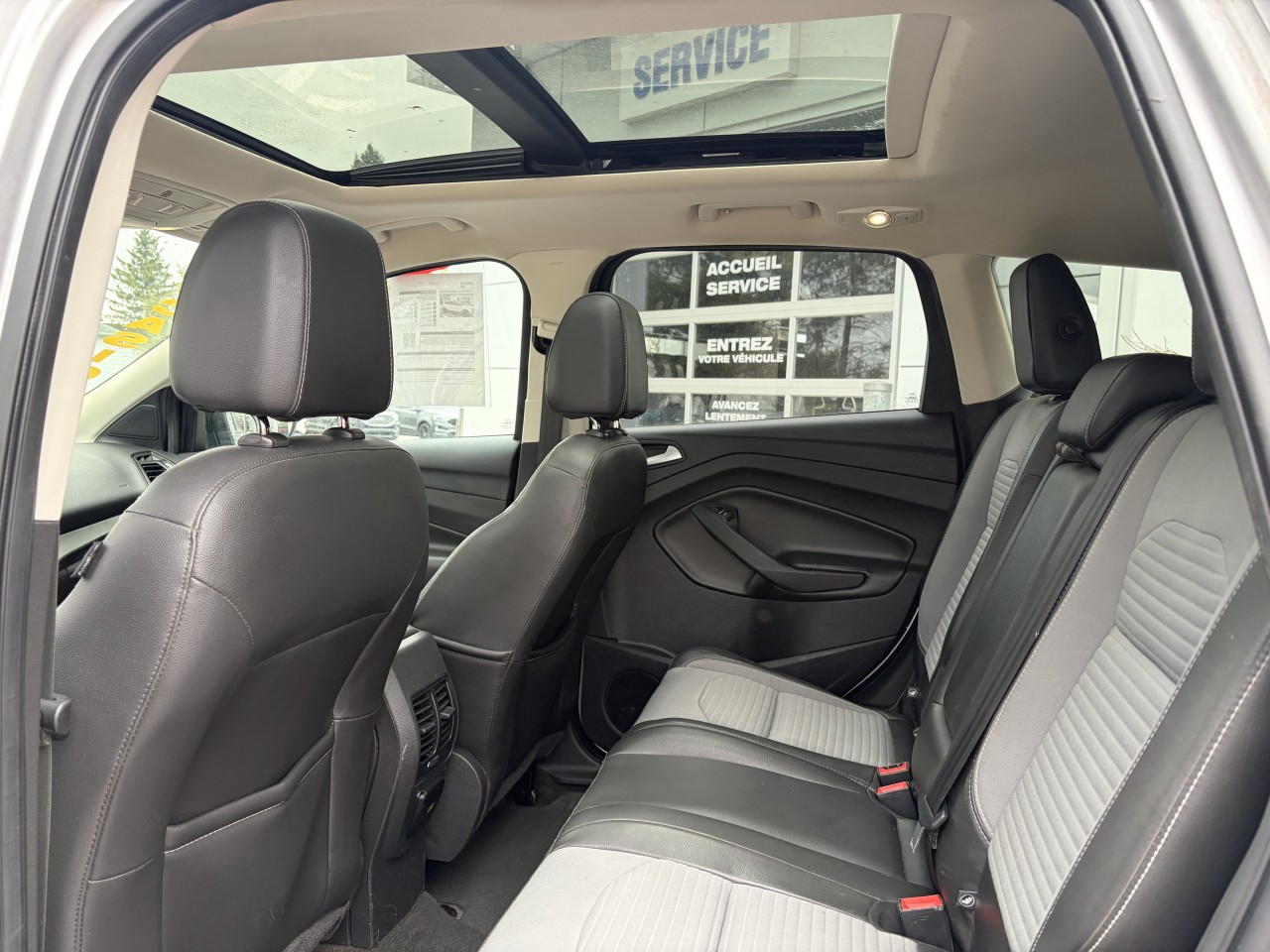2017 Ford Escape TITANIUM AWD 2.0L, CUIR, GPS, TOIT PANO SYNC3 CAMÉRA DE RECUL Main Image