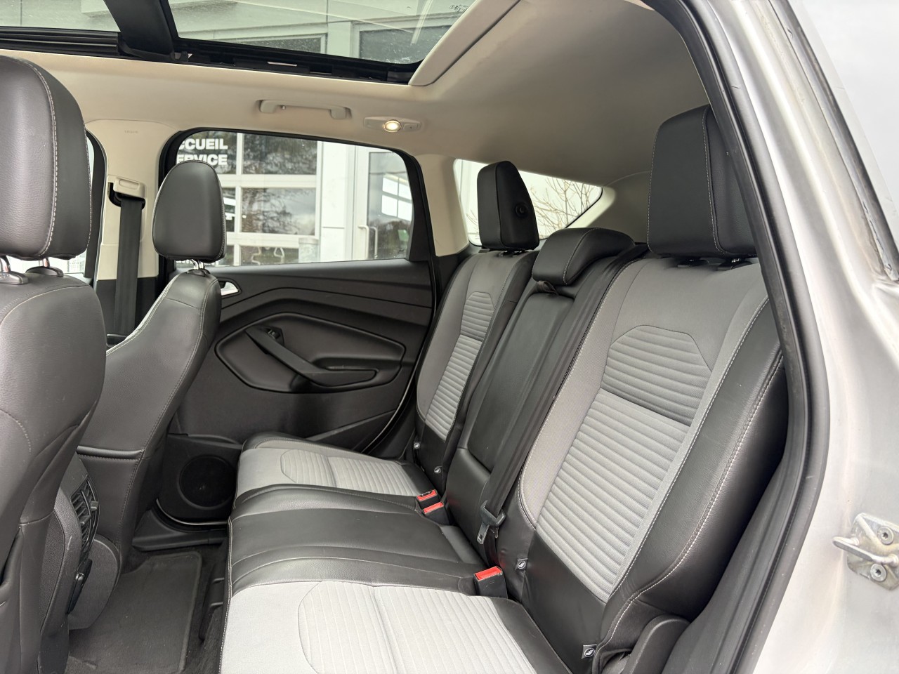 2017 Ford Escape TITANIUM AWD 2.0L, CUIR, GPS, TOIT PANO SYNC3 CAMÉRA DE RECUL Main Image