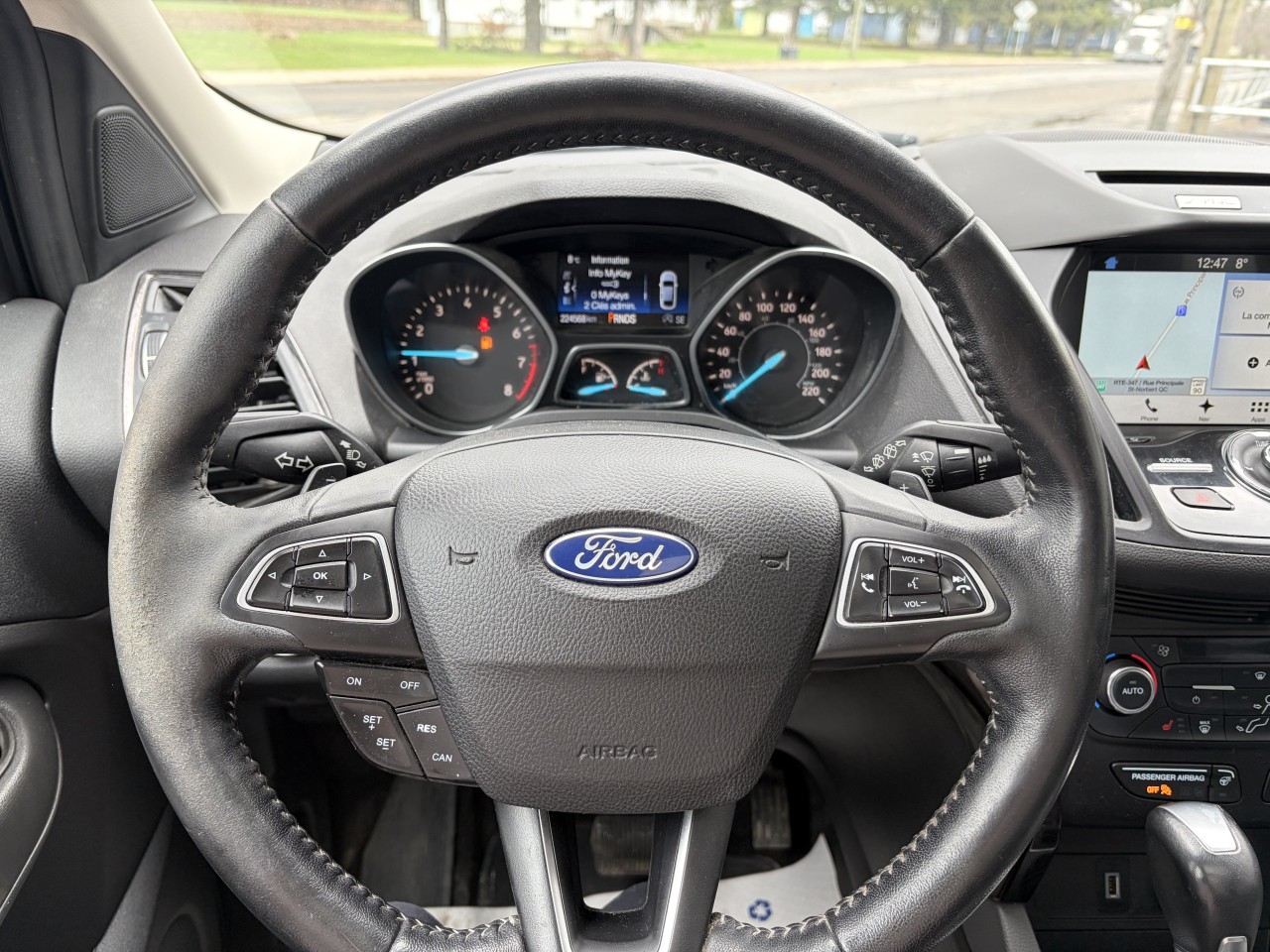 2017 Ford Escape TITANIUM AWD 2.0L, CUIR, GPS, TOIT PANO SYNC3 CAMÉRA DE RECUL Main Image