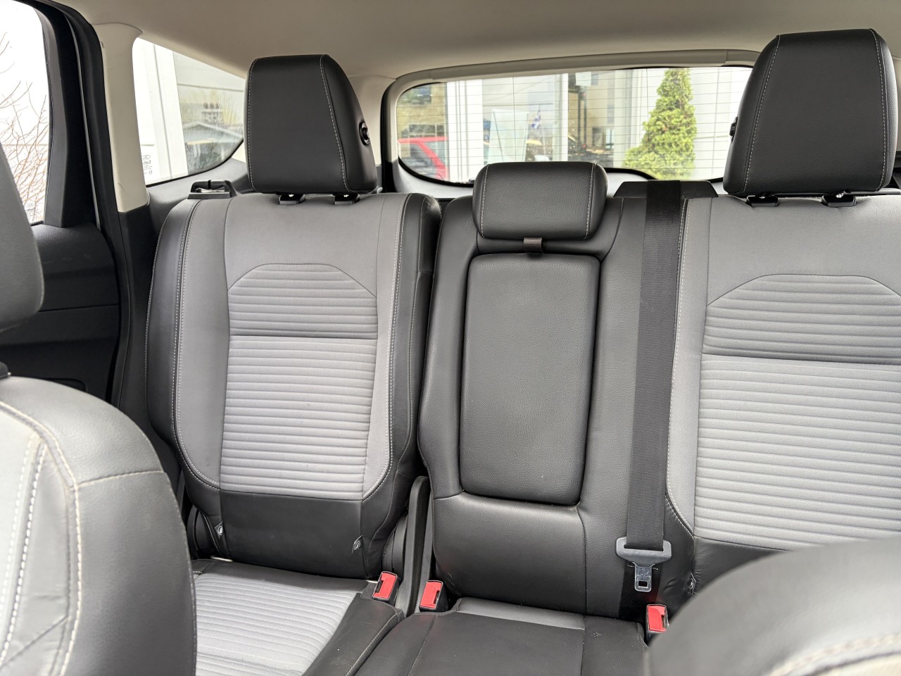 2017 Ford Escape TITANIUM AWD 2.0L, CUIR, GPS, TOIT PANO SYNC3 CAMÉRA DE RECUL Main Image
