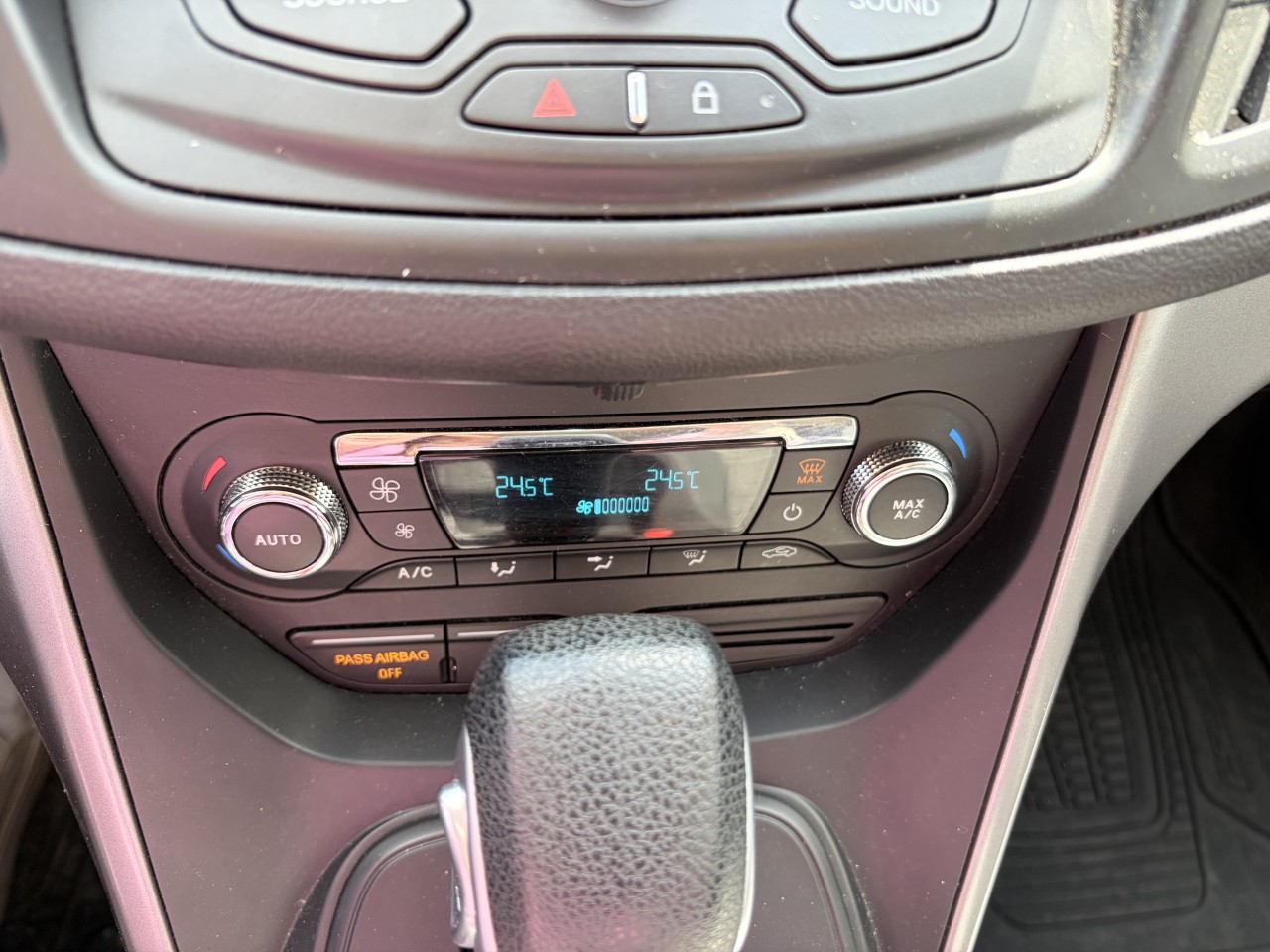 2015 Ford Escape SE Main Image