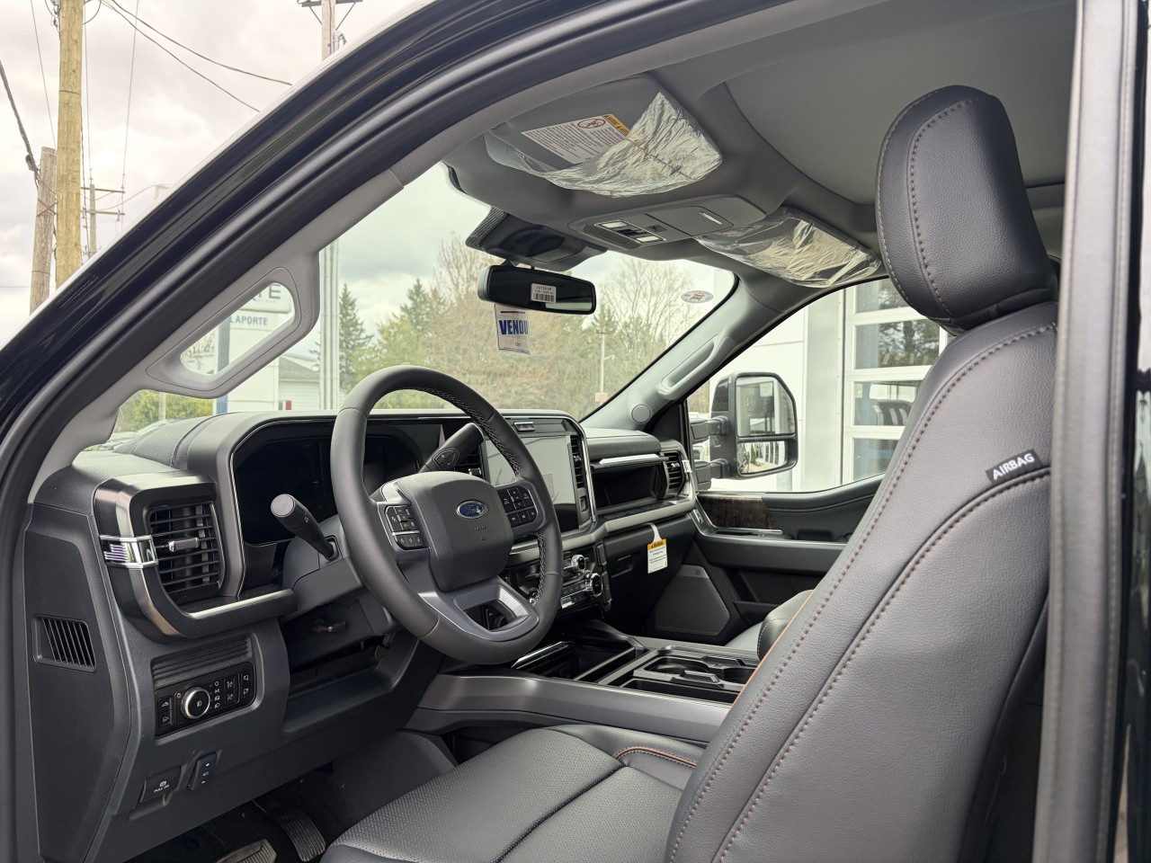 2026 Ford Super Duty F-250 SRW LARIAT Main Image