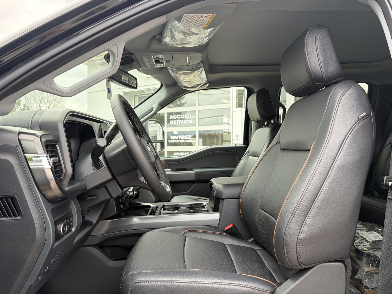 2026 Ford Super Duty F-250 SRW LARIAT Main Image