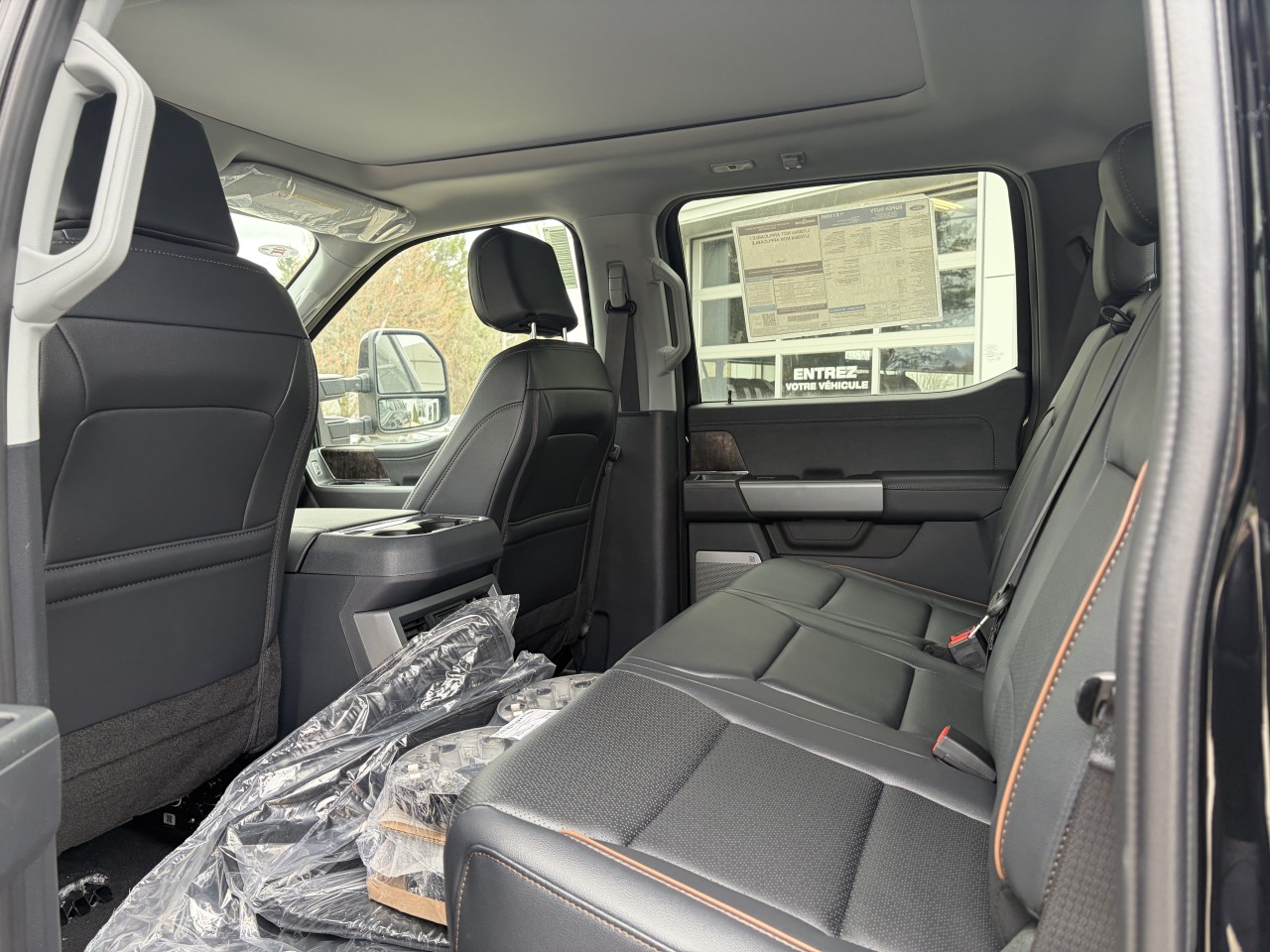 2026 Ford Super Duty F-250 SRW LARIAT Main Image
