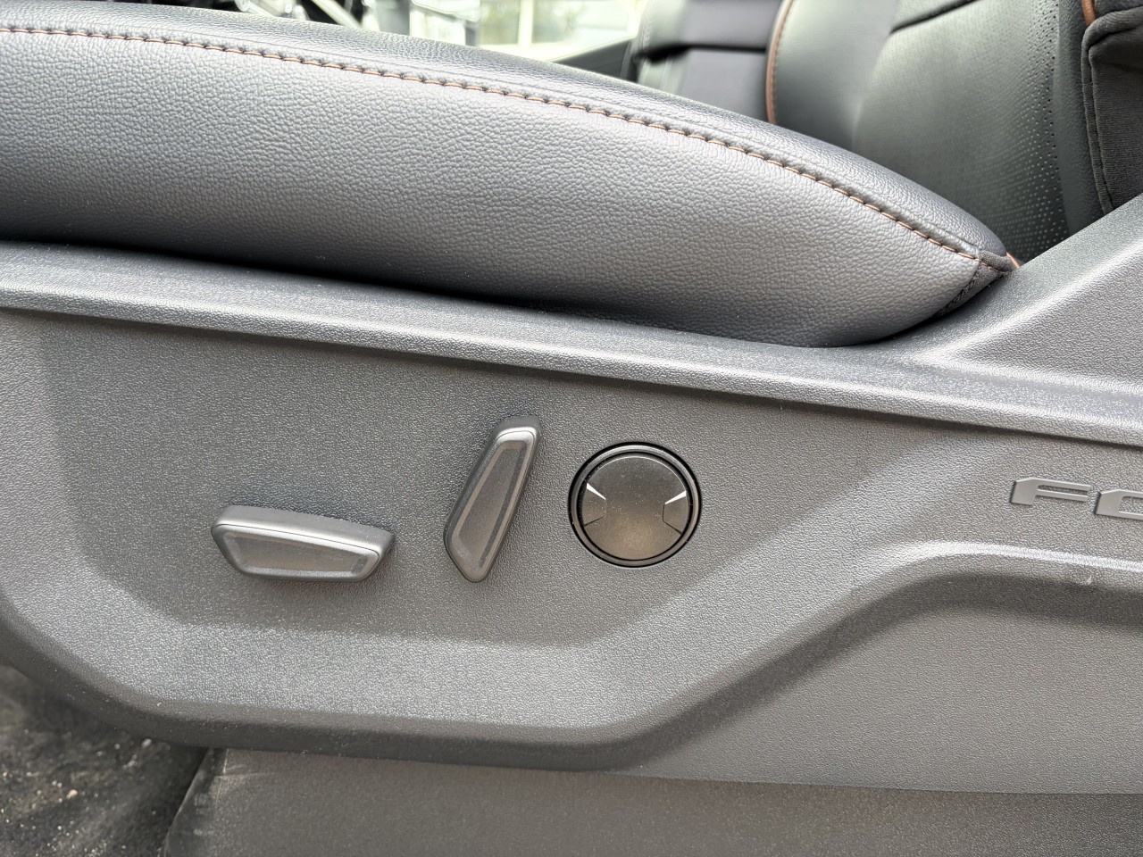 2026 Ford Super Duty F-250 SRW LARIAT Main Image