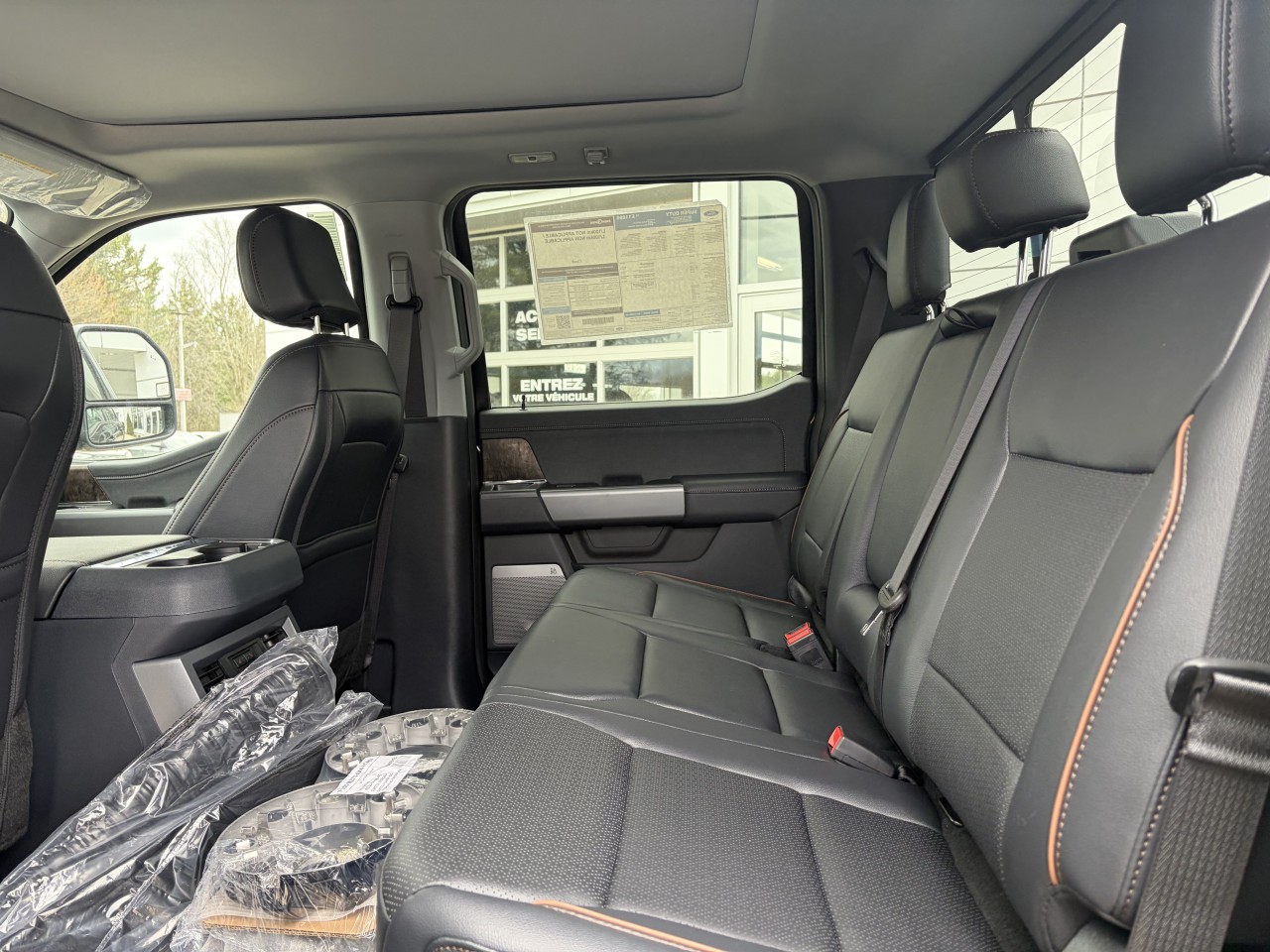 2026 Ford Super Duty F-250 SRW LARIAT Main Image