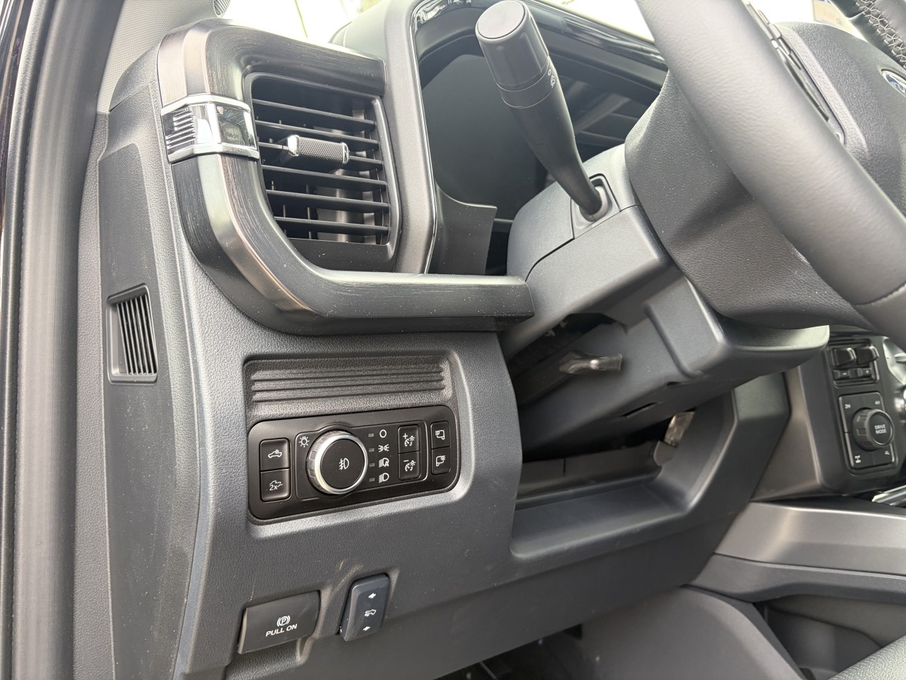 2026 Ford Super Duty F-250 SRW LARIAT Main Image