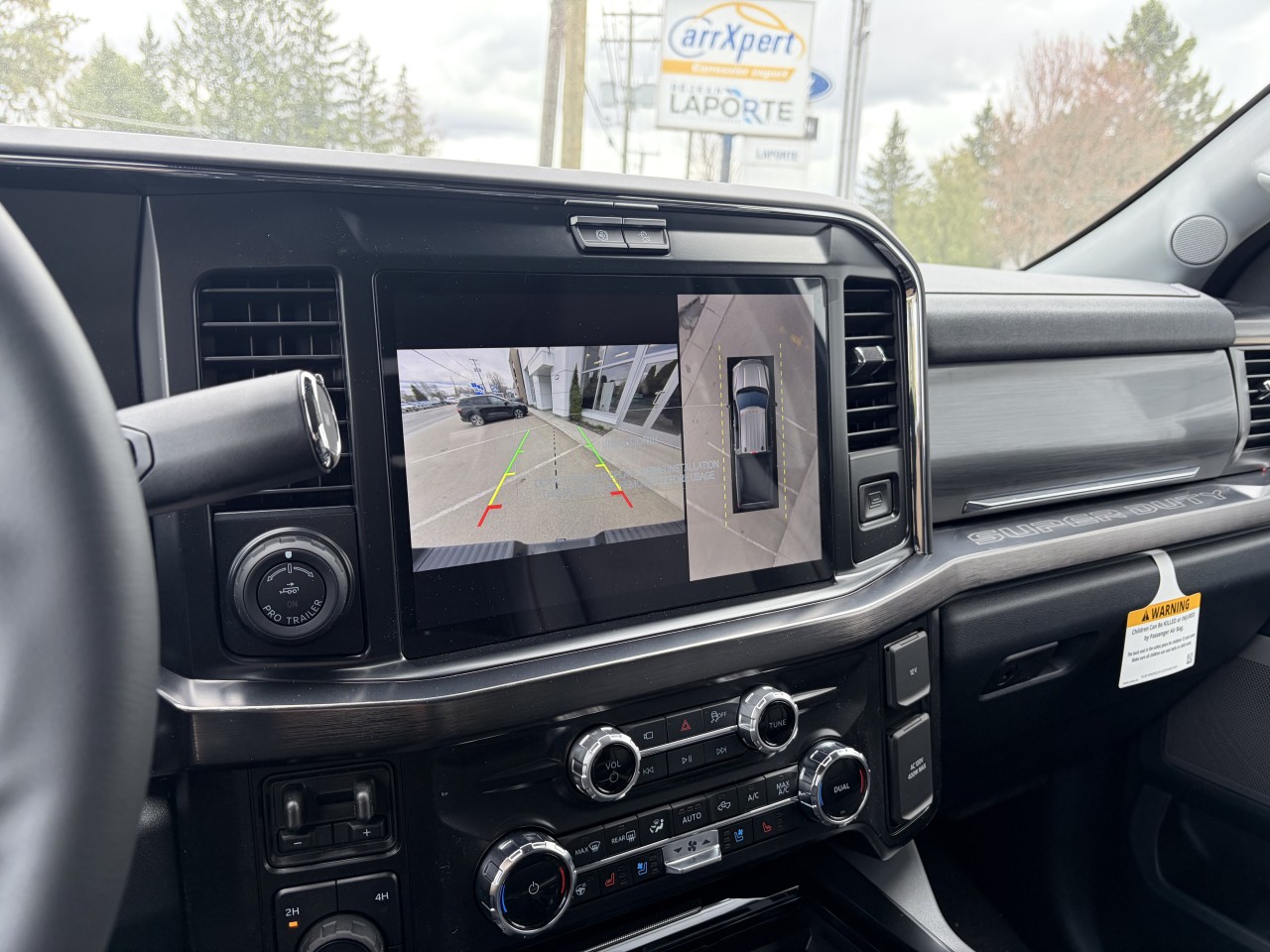 2026 Ford Super Duty F-250 SRW LARIAT Main Image