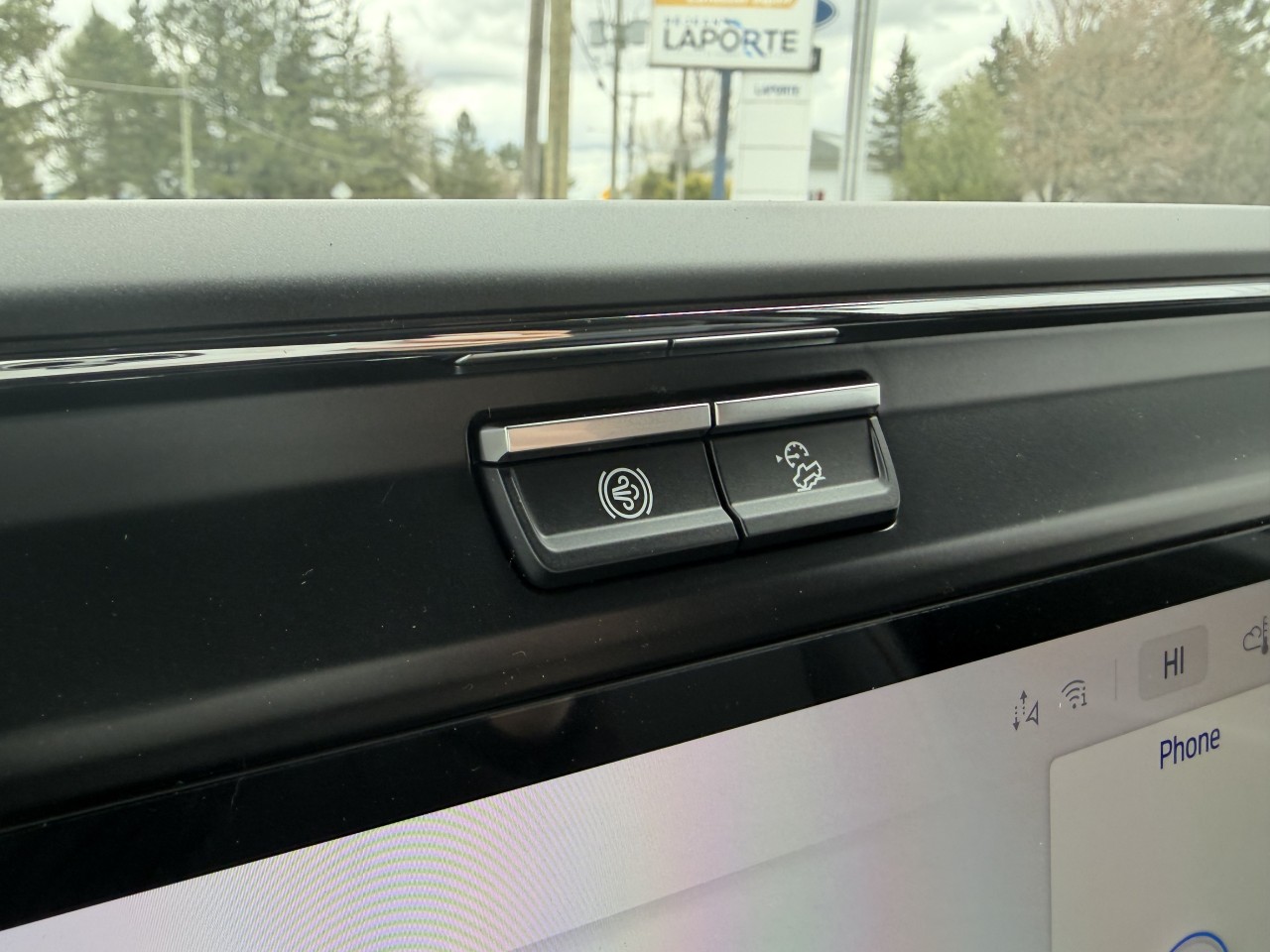 2026 Ford Super Duty F-250 SRW LARIAT Main Image