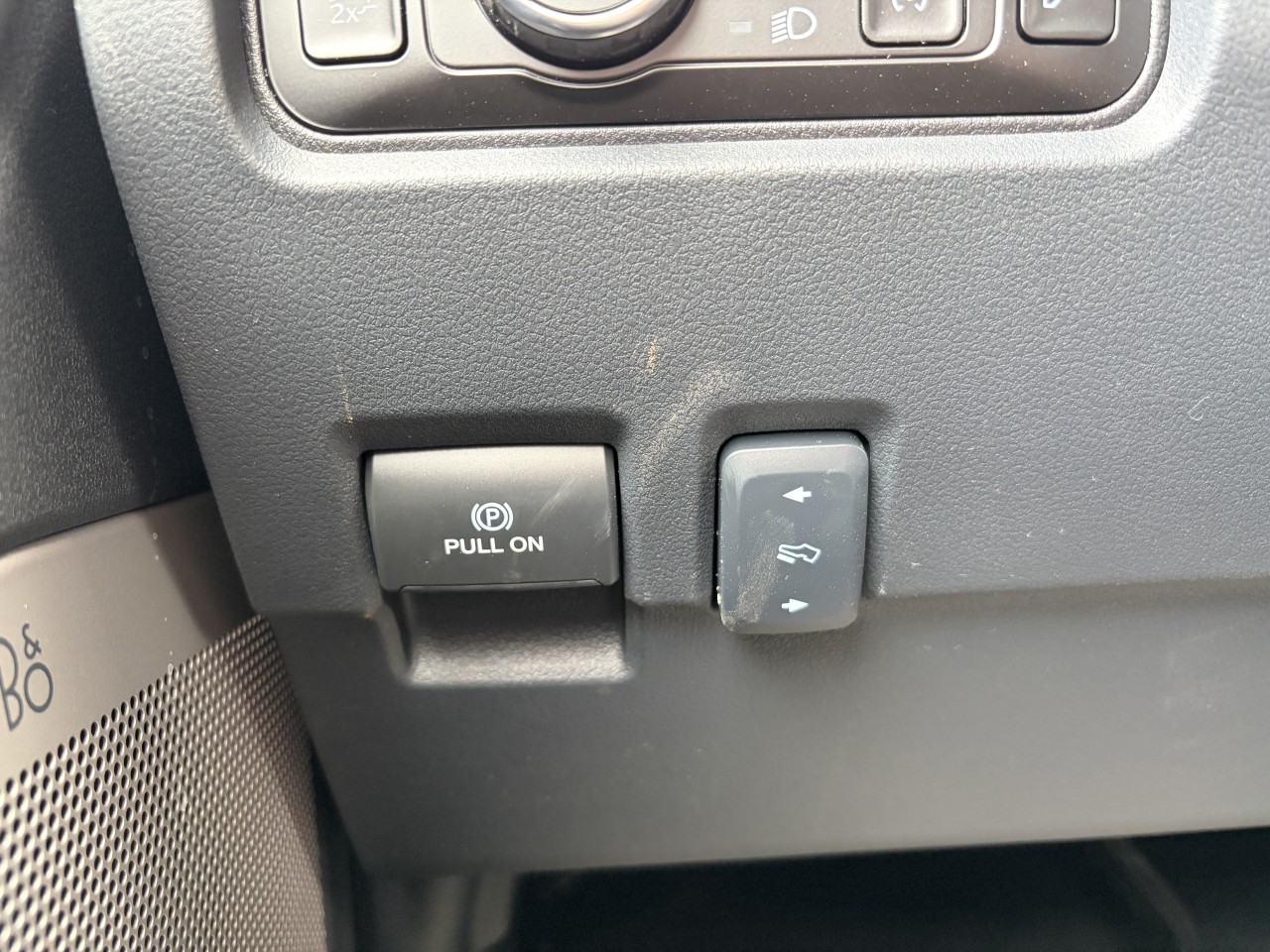 2026 Ford Super Duty F-250 SRW LARIAT Main Image
