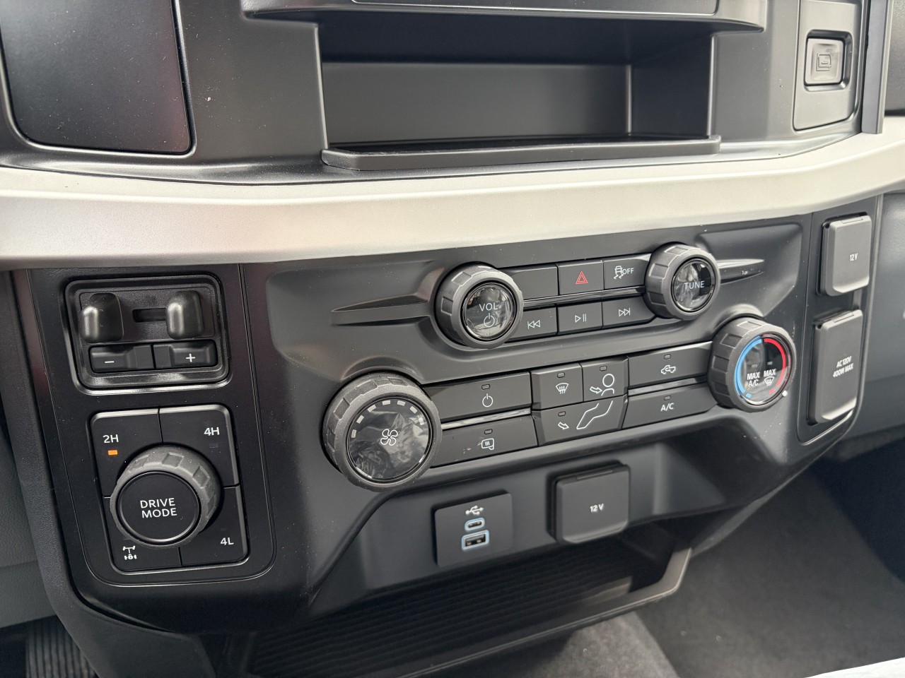 2026 Ford F-250 Super Duty XLT Main Image