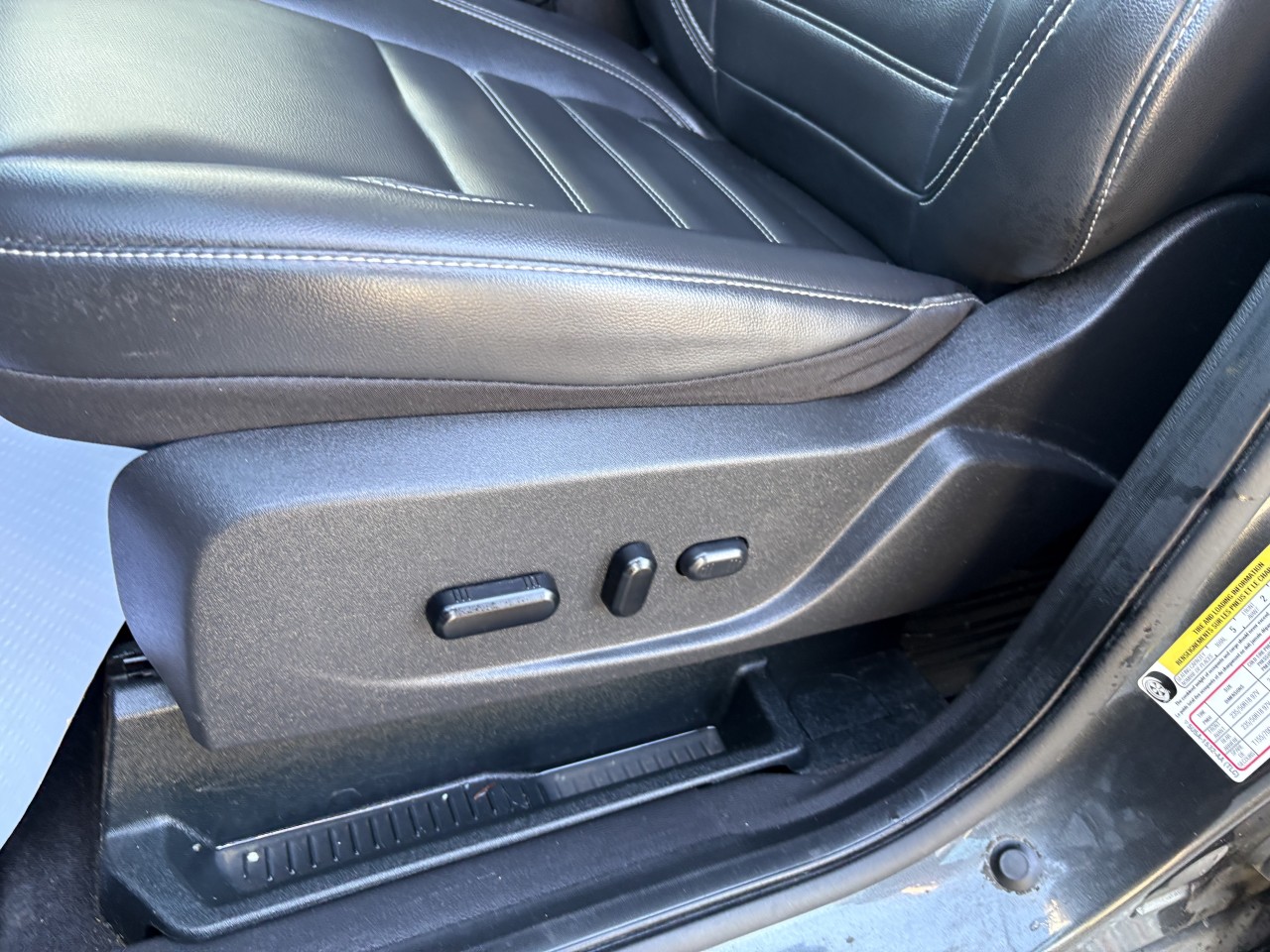 2019 Ford Escape SEL Main Image