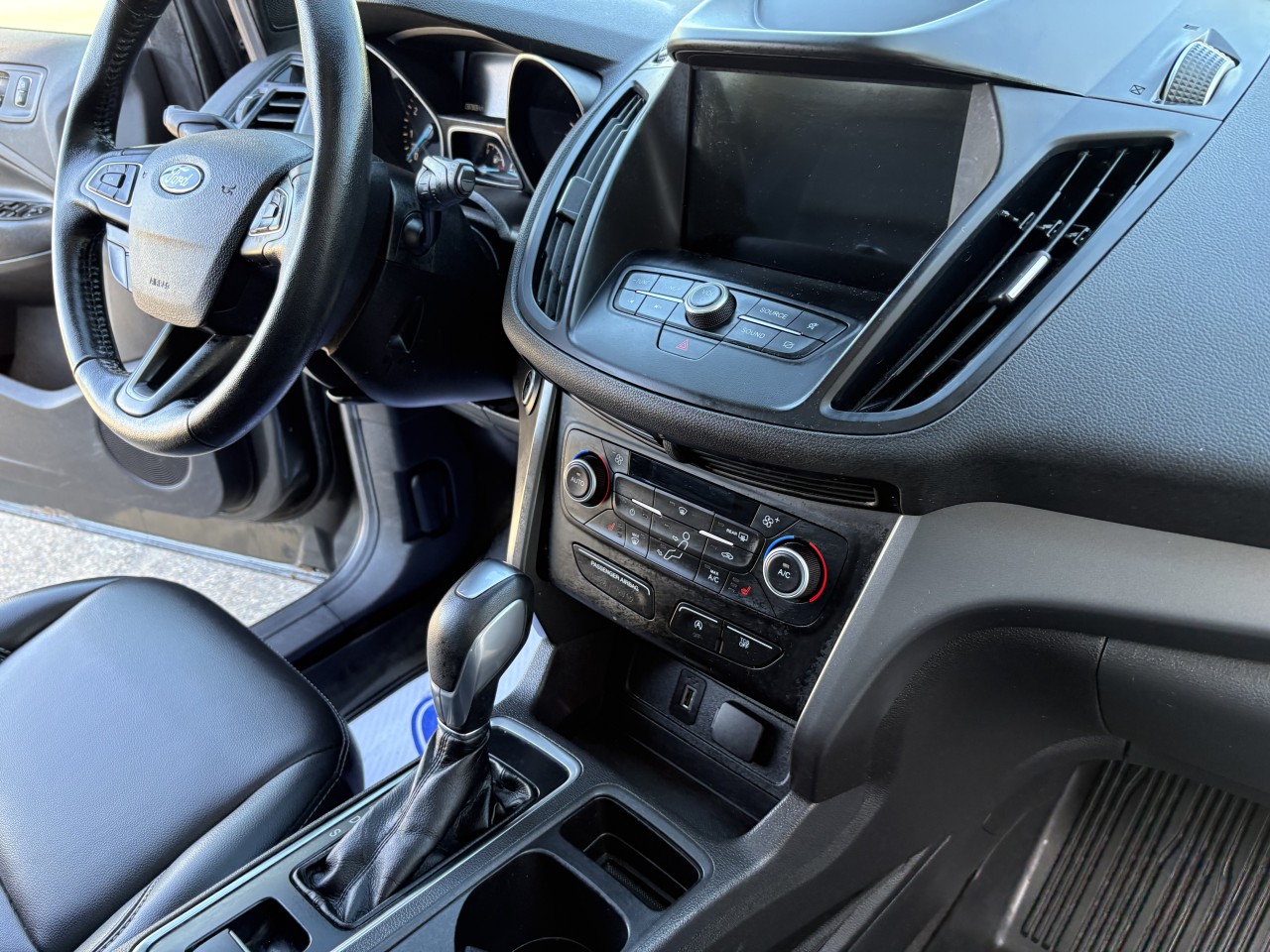 2019 Ford Escape SEL Main Image